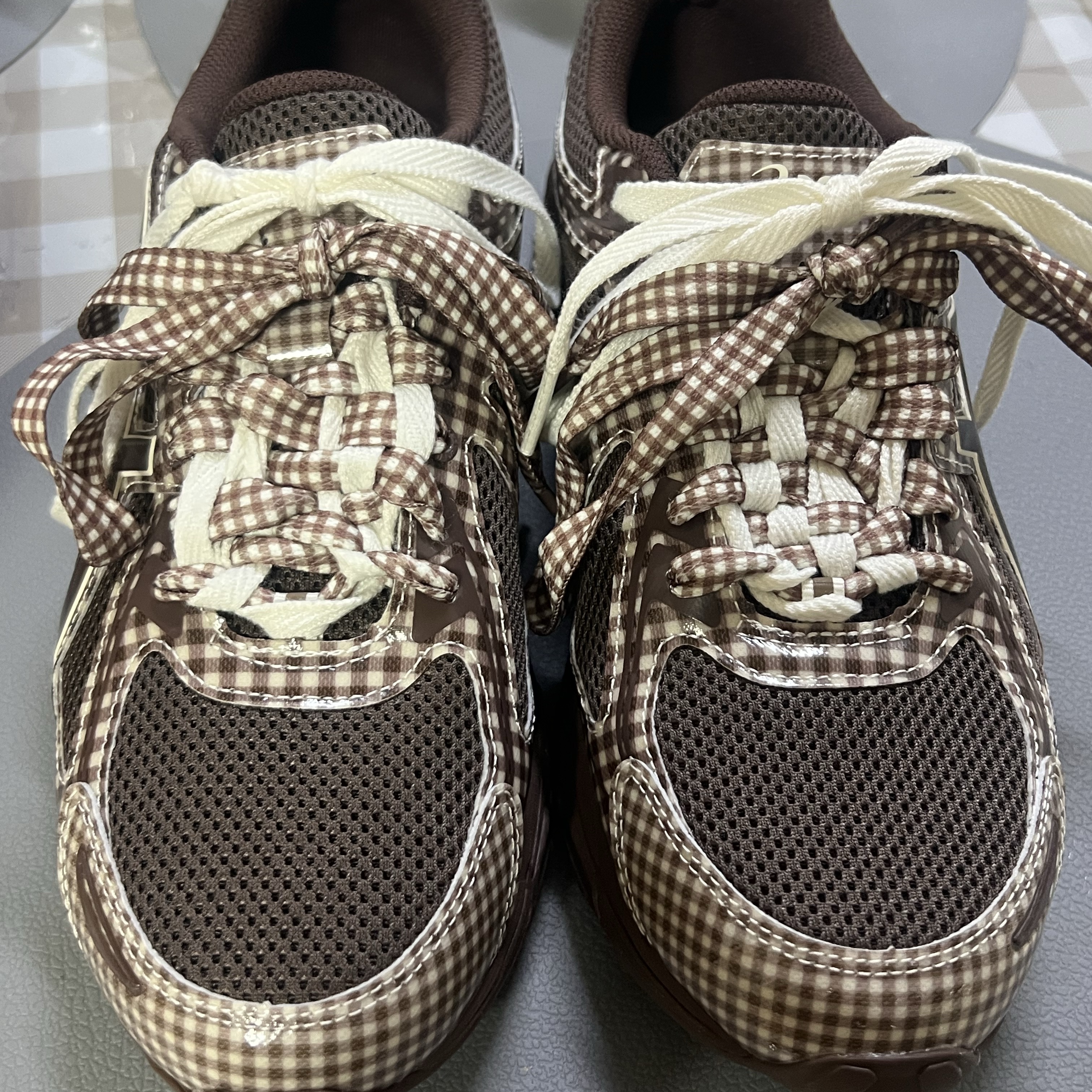 Asics x Story mfg. Gel-Venture 6 Reddish Brown 착용 스타일 - 3