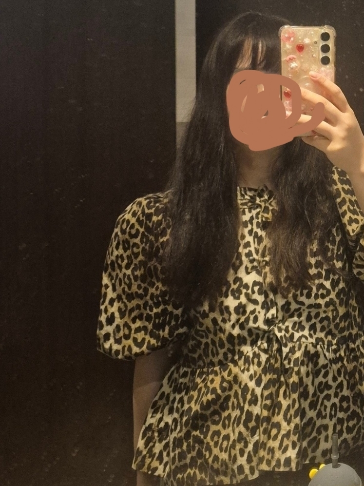 (W) Ganni Cotton Poplin Blouse Leopard 착용 스타일