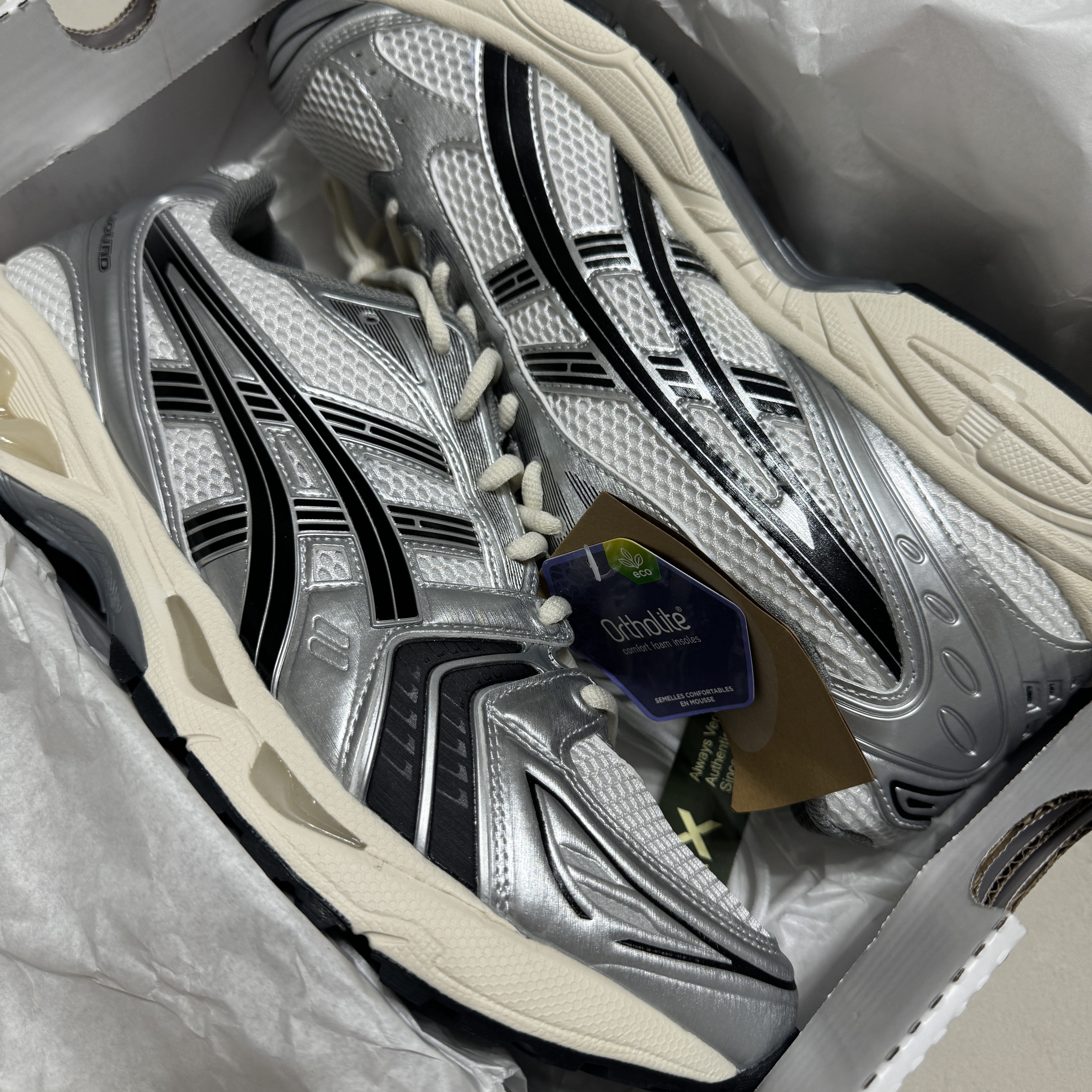 Asics x JJJJound Gel-Kayano 14 Silver Black 착용 스타일 - 2