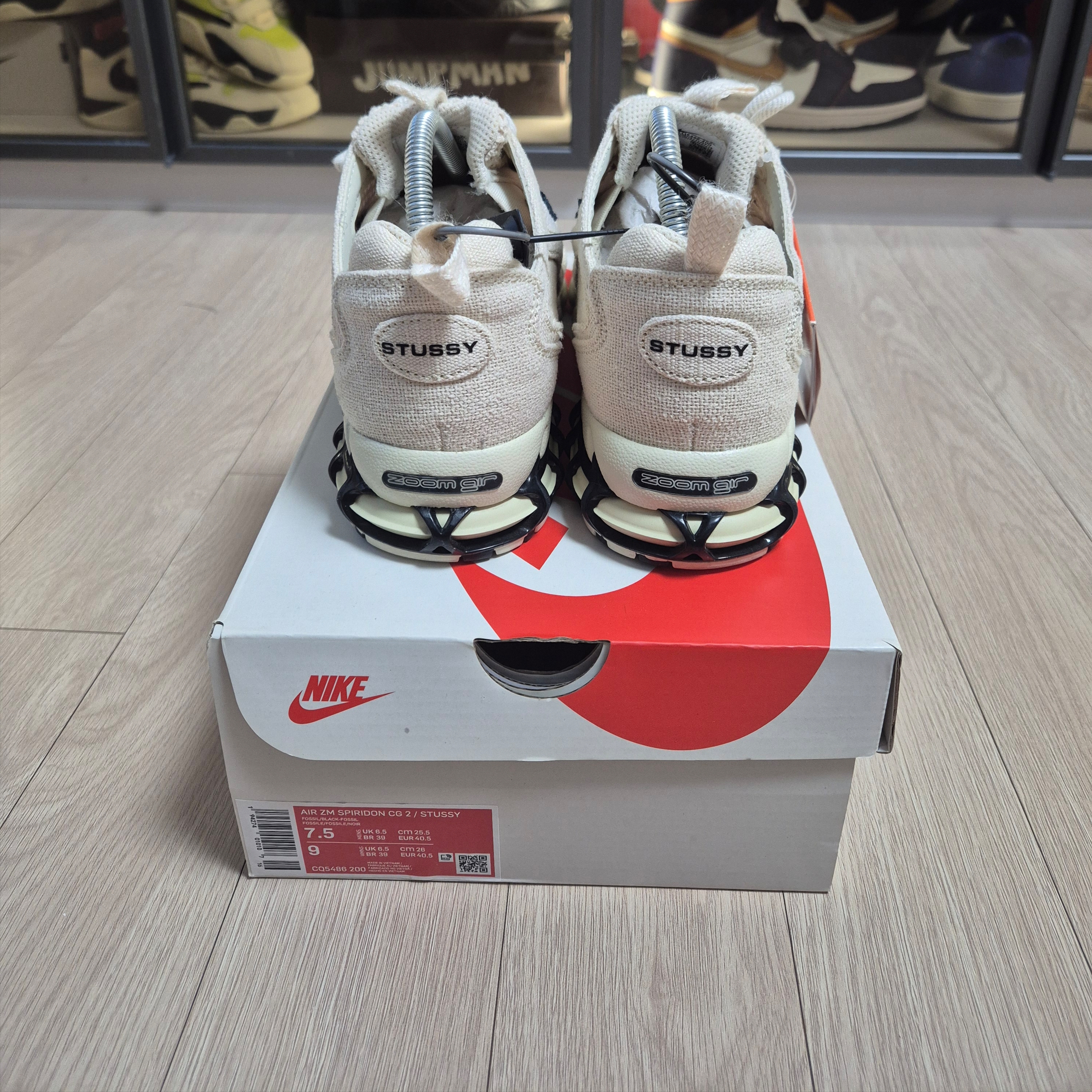 Nike x Stussy Air Zoom Spiridon Cage 2 Fossil 착용 스타일 - 4