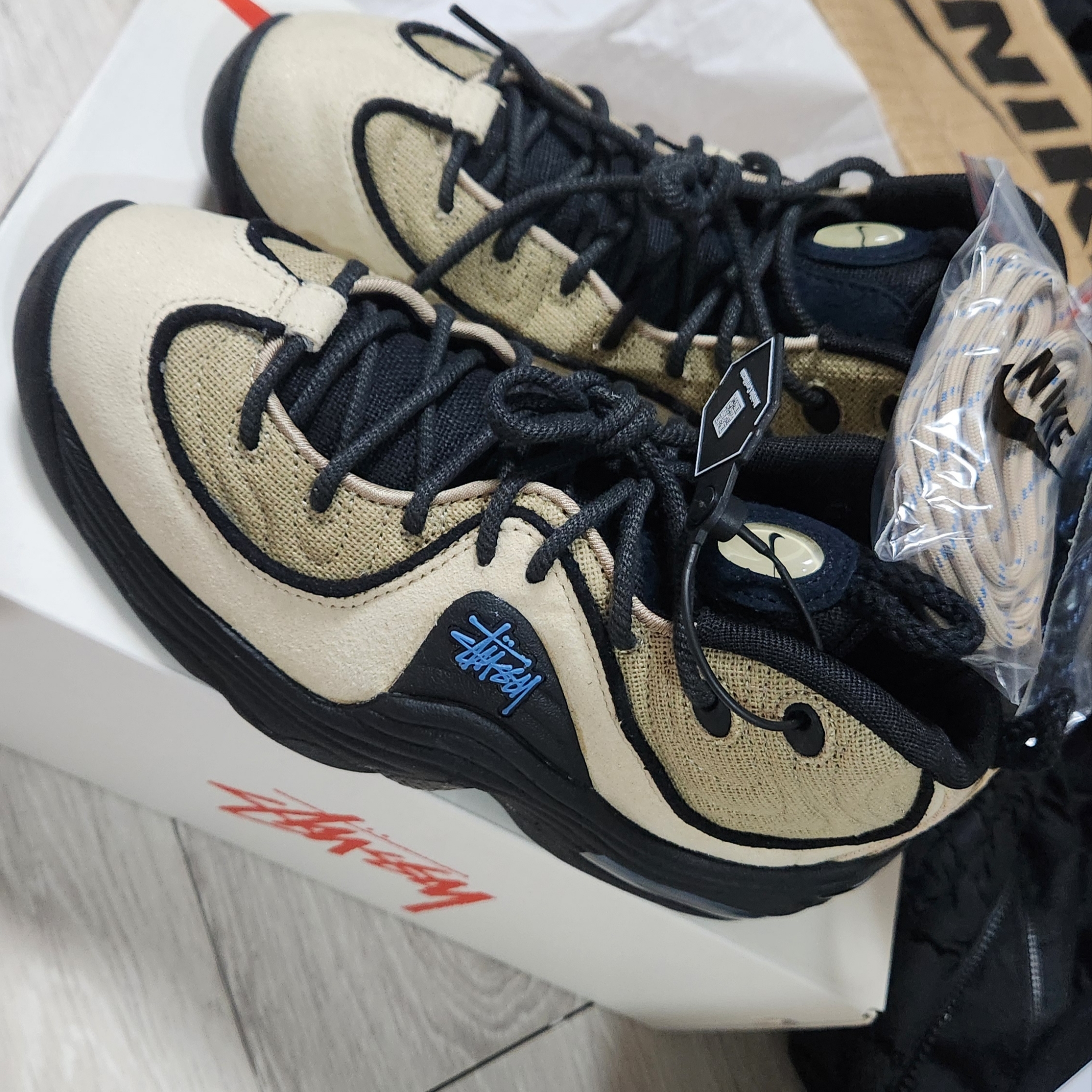 Nike x Stussy Air Penny II Rattan and Limestone 착용 스타일 - 2