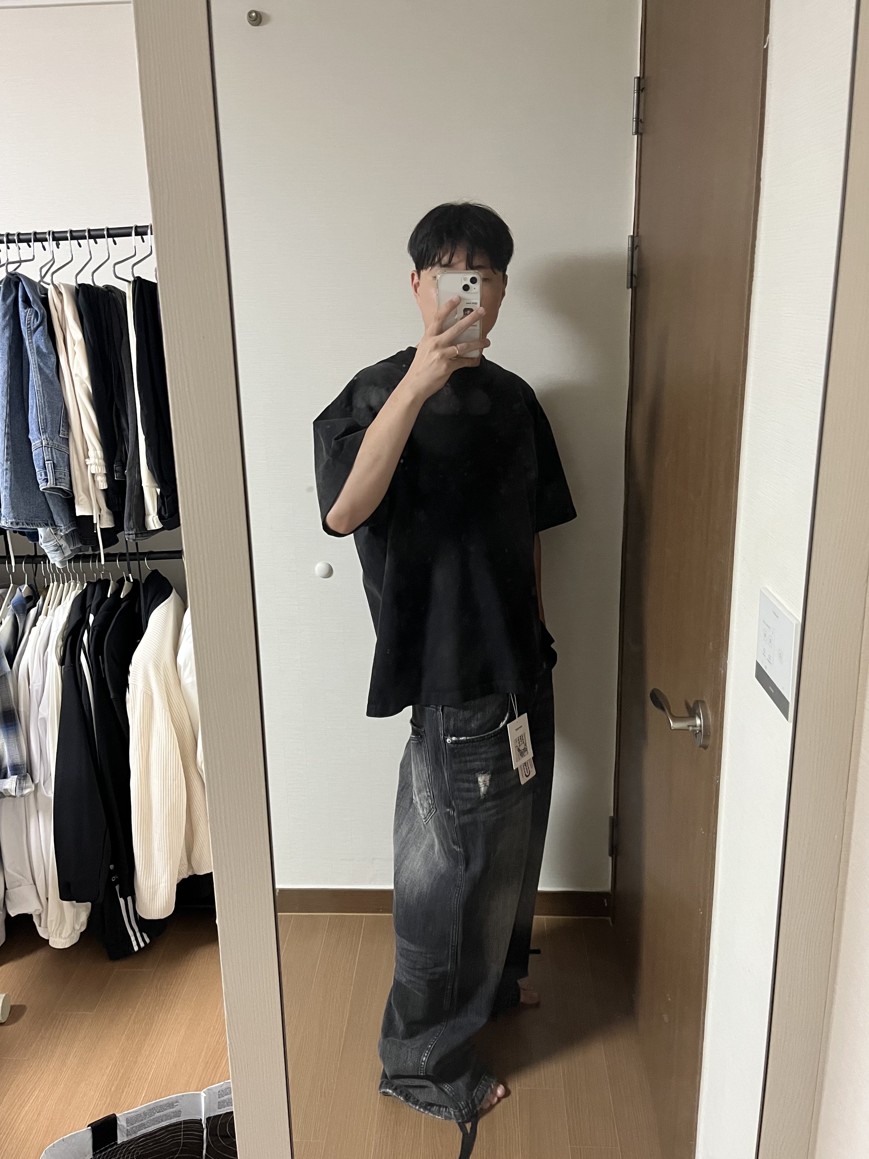 Nonnod Scuba Shorts Black, Nonnod Scuba Shorts Black 착용 스타일 - 3