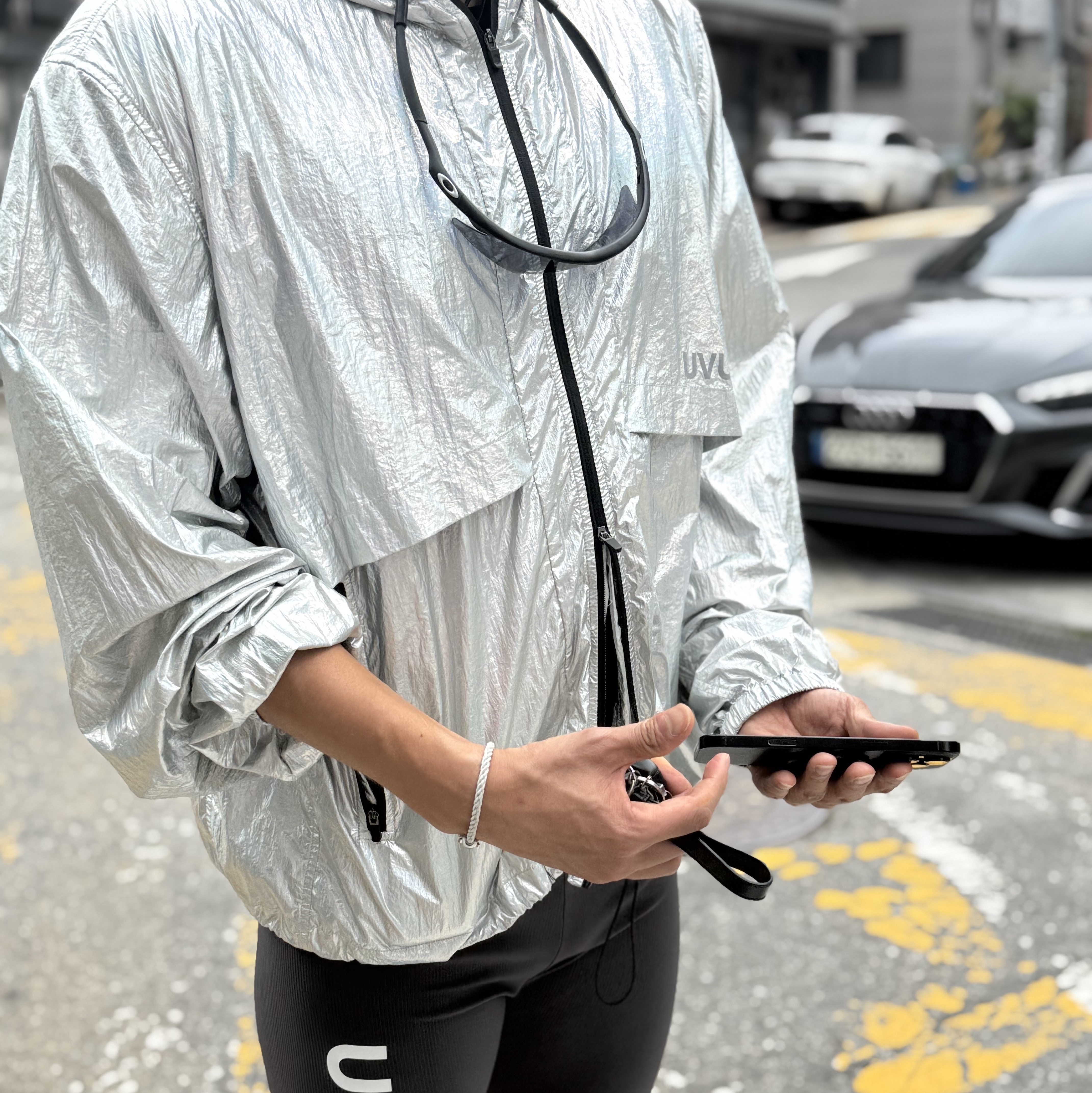 UVU Ultralight Windbreaker Silver 착용 스타일
