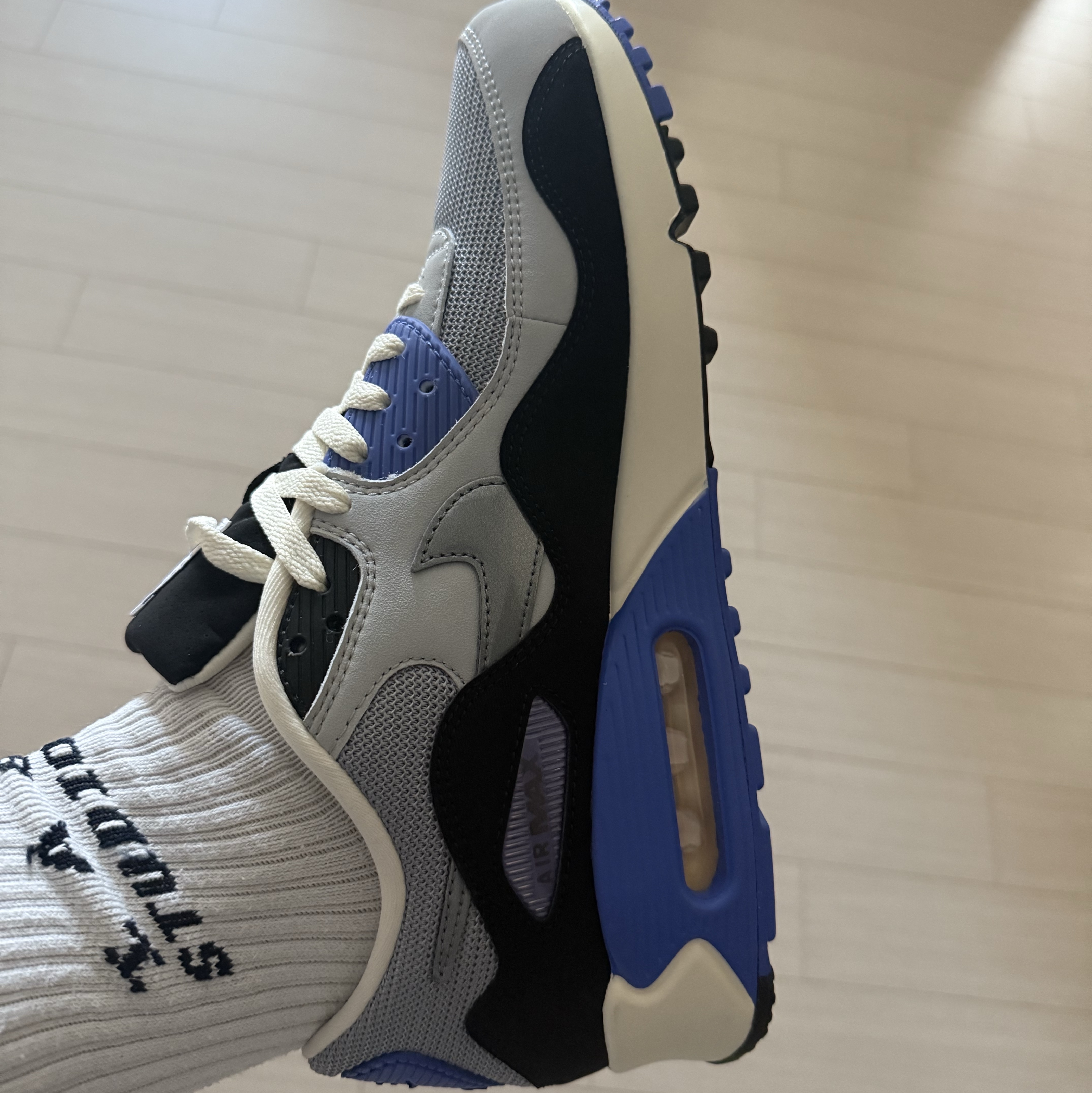 Nike x Patta Air Max 90 Sapphire and Particle Grey 착용 스타일