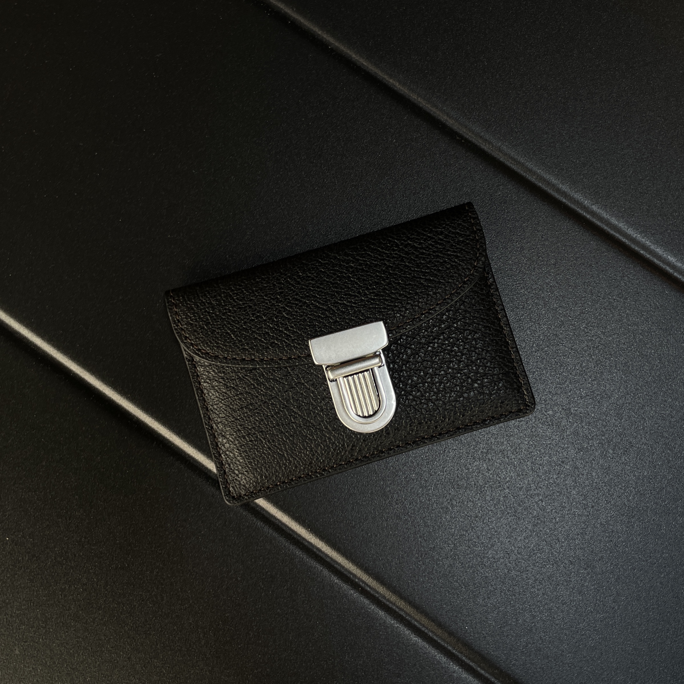 Athe garcon Flat Card Holder Black Noir 착용 스타일 - 1