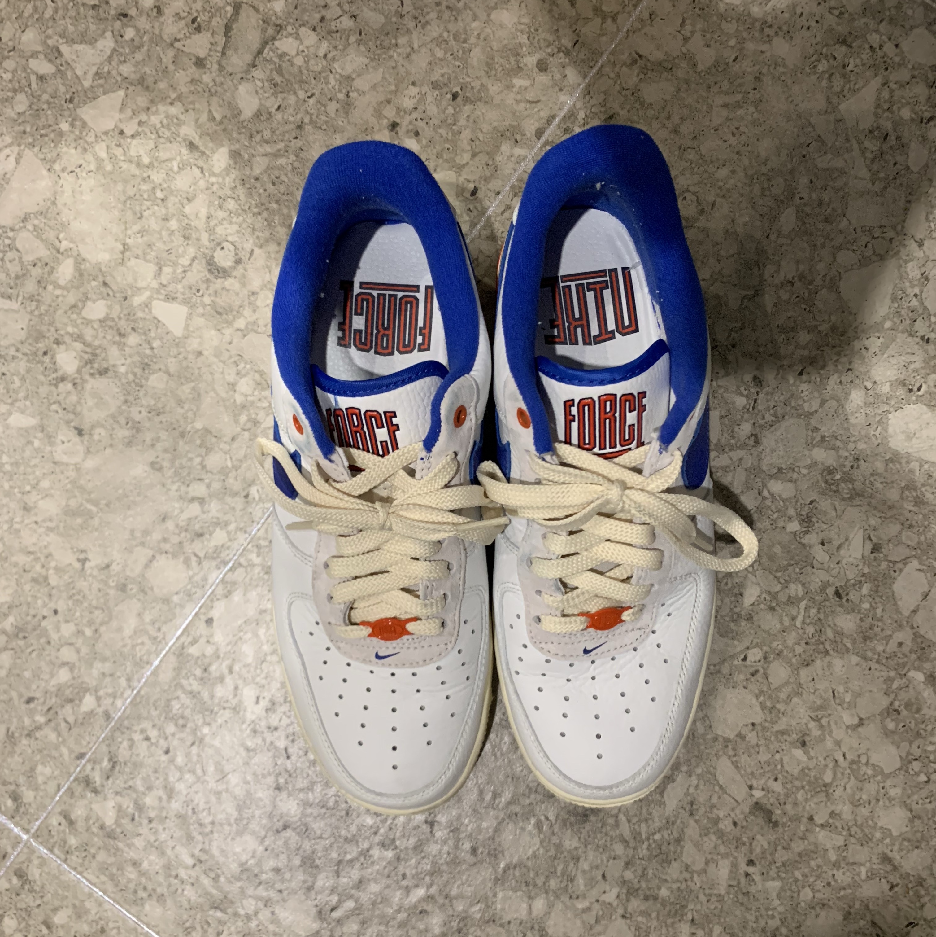 (W) Nike Air Force 1 '07 LX University Blue and Summit White 착용 스타일