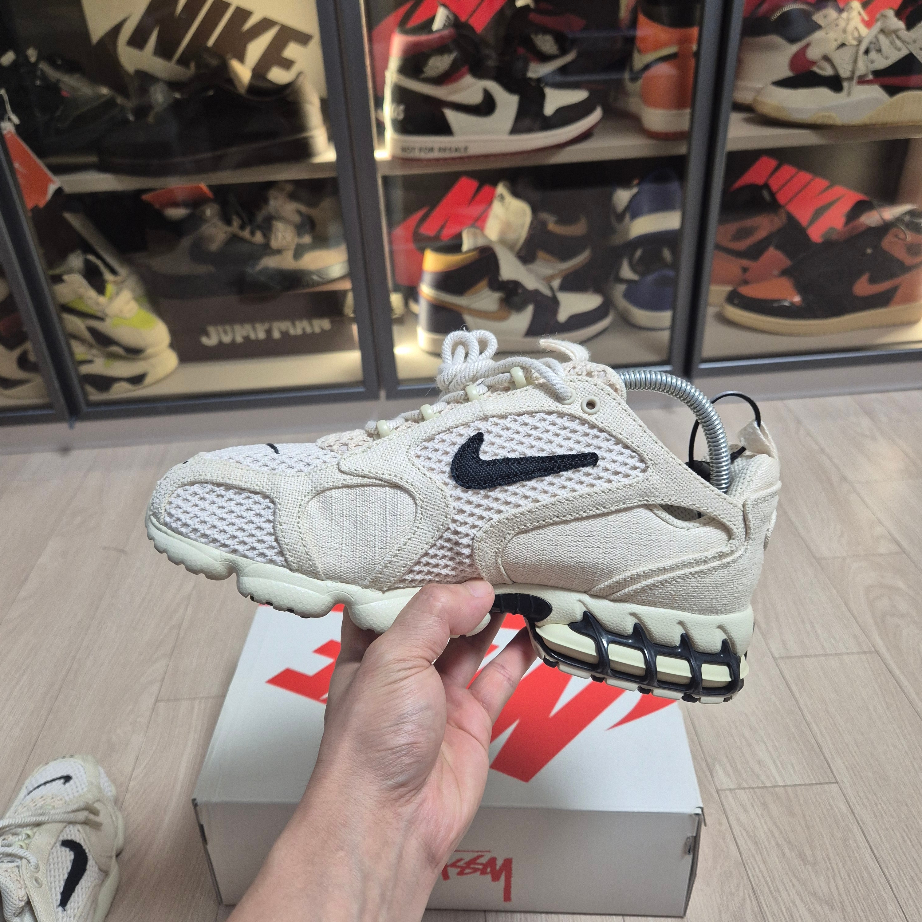 Nike x Stussy Air Zoom Spiridon Cage 2 Fossil 착용 스타일 - 8