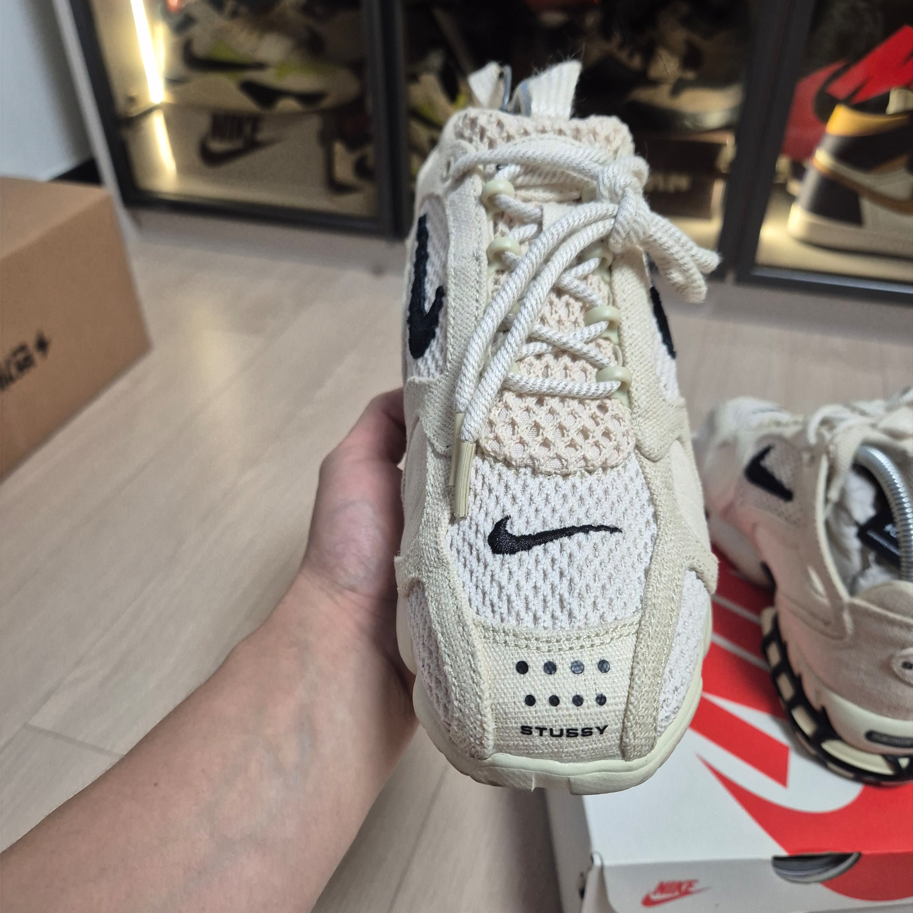 Nike x Stussy Air Zoom Spiridon Cage 2 Fossil 착용 스타일 - 6