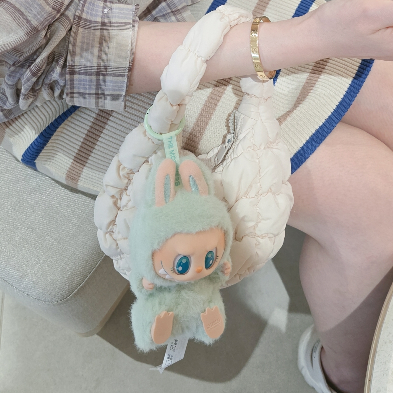 Pop Mart Labubu Let's Play Together Doll Series Ququ Keyring (Opened Case) 착용 스타일 - 2