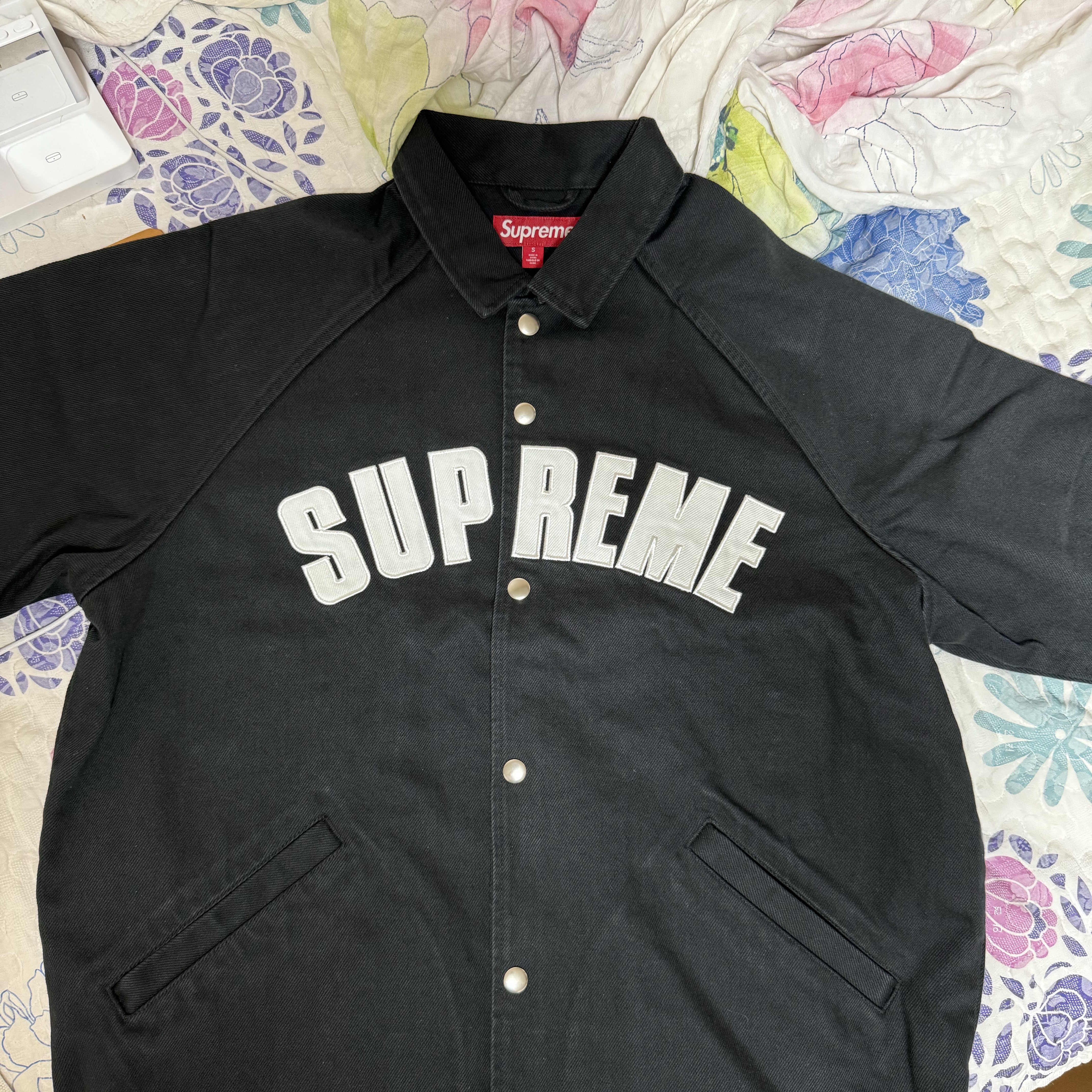 Supreme Arc Denim Coaches Jacket Black - 25SS 착용 스타일