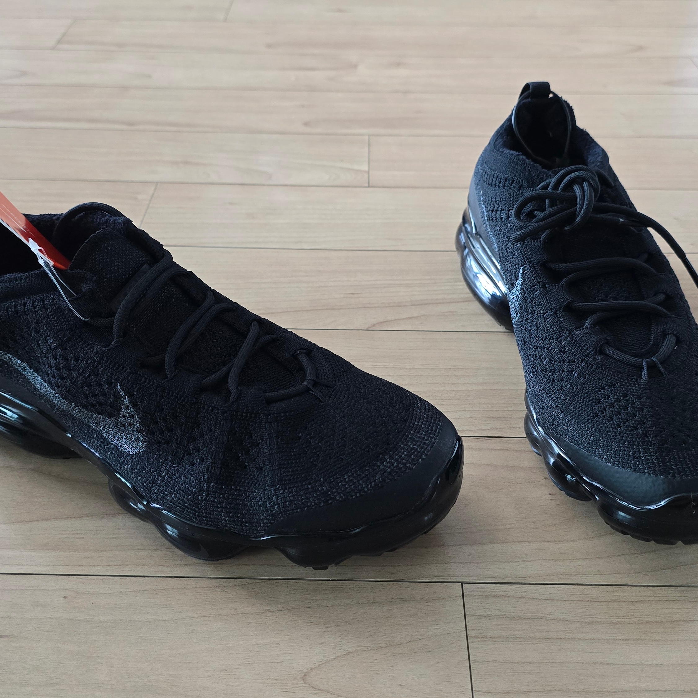 Nike Air VaporMax 2023 Flyknit Triple Black 착용 스타일 - 1
