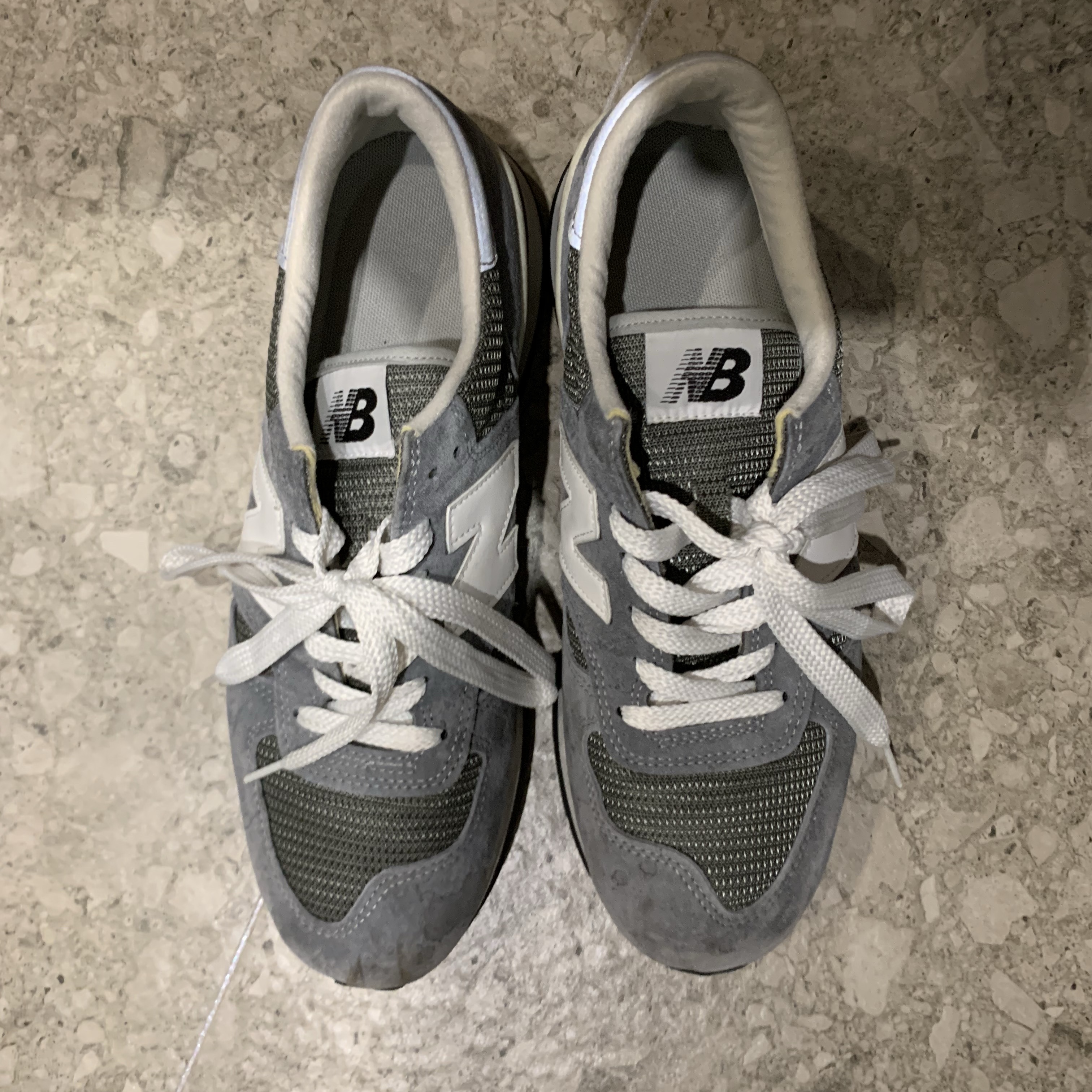 New Balance 990v1 Made in USA Grey White 착용 스타일