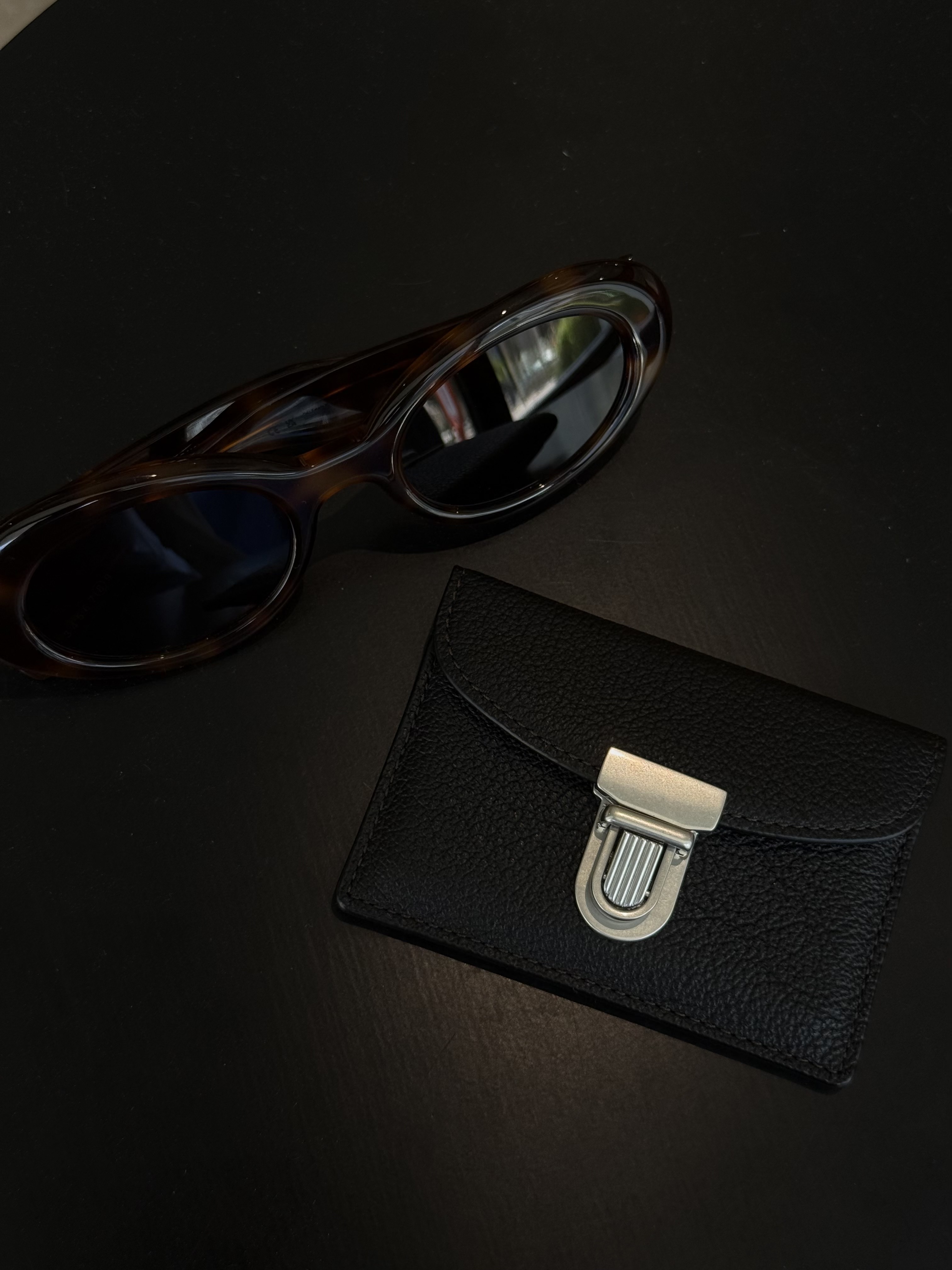 Athe garcon Flat Card Holder Black Noir, Gentle Monster x Maison Margiela MM005 Brown Tortoise Black 착용 스타일