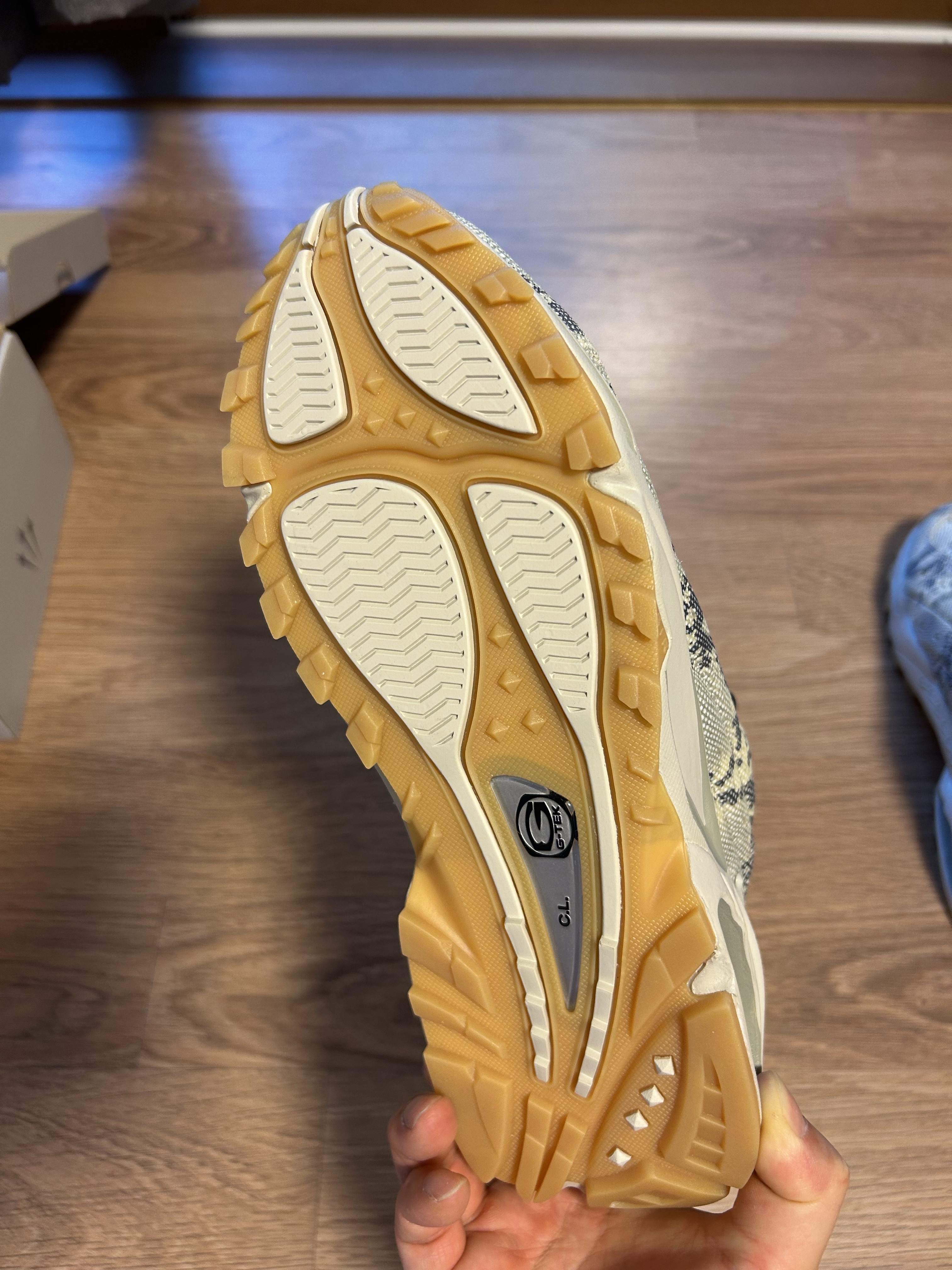 Nike x Drake Nocta Hot Step Air Terra Light Bone 착용 스타일 - 7