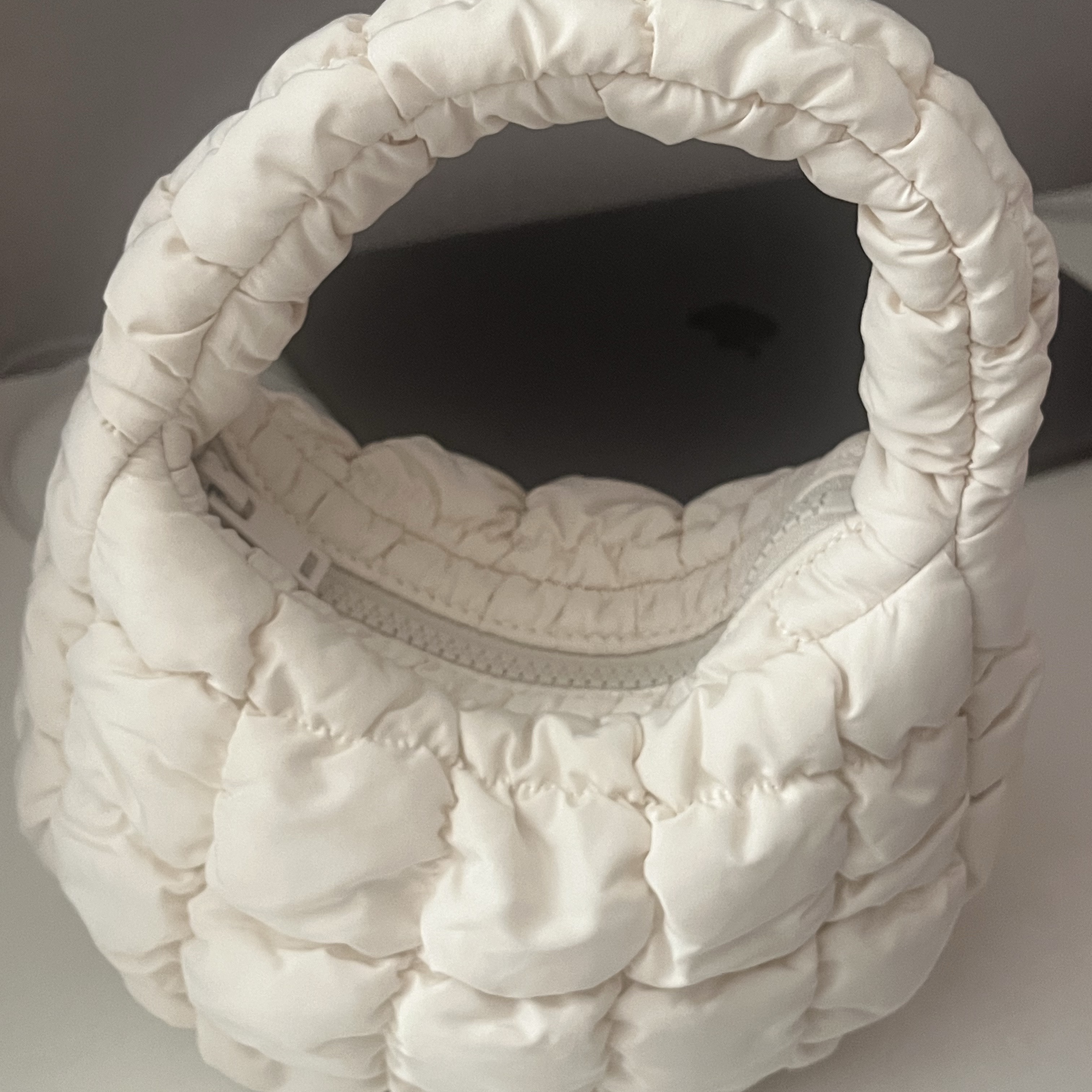 COS Quilted Micro Bag Off White 착용 스타일