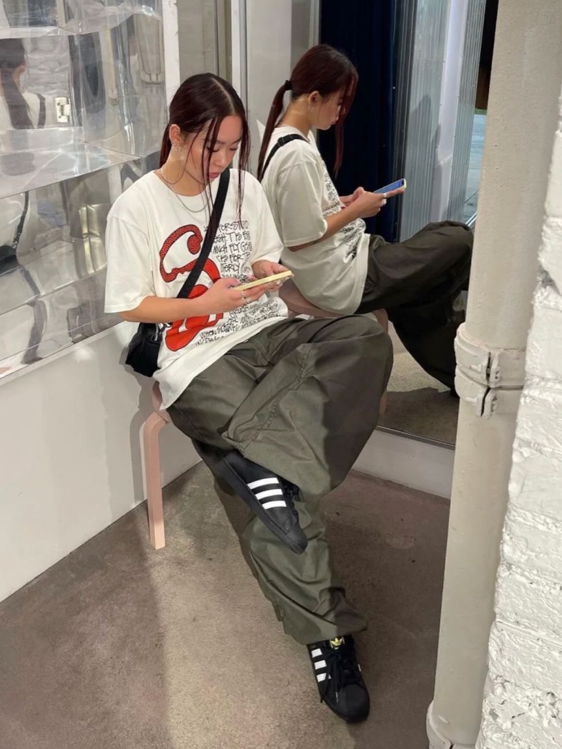 Stussy S Talk Pigment Dyed T-Shirt Natural, Adidas Superstar Core Black White 착용 스타일