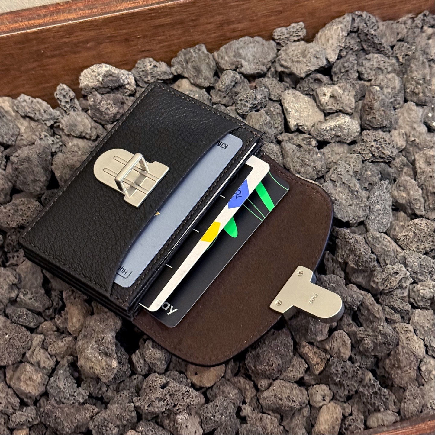 Athe garcon Accordion Wallet Black Noir 착용 스타일 - 4