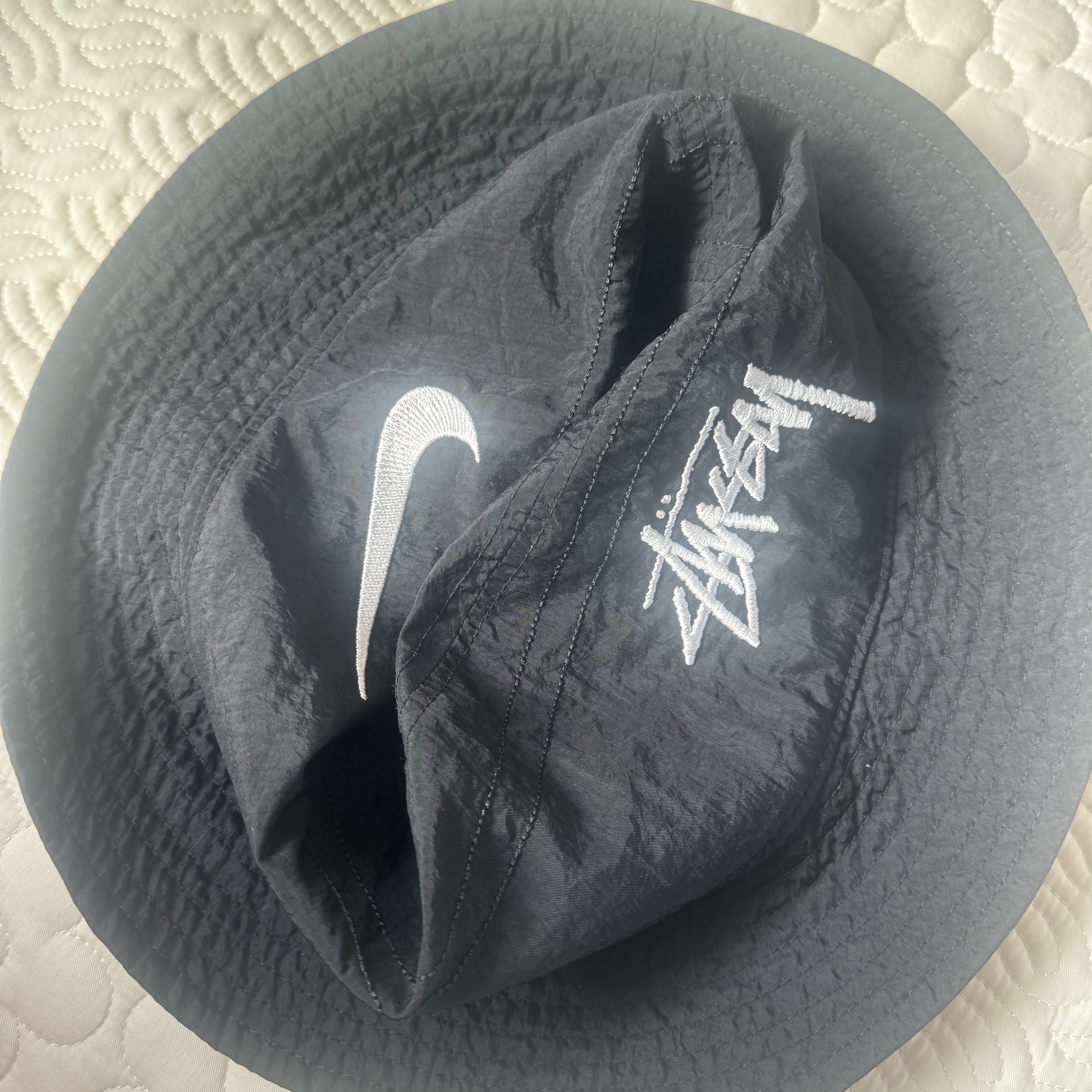 Nike x Stussy Bucket Hat Black 착용 스타일 - 3