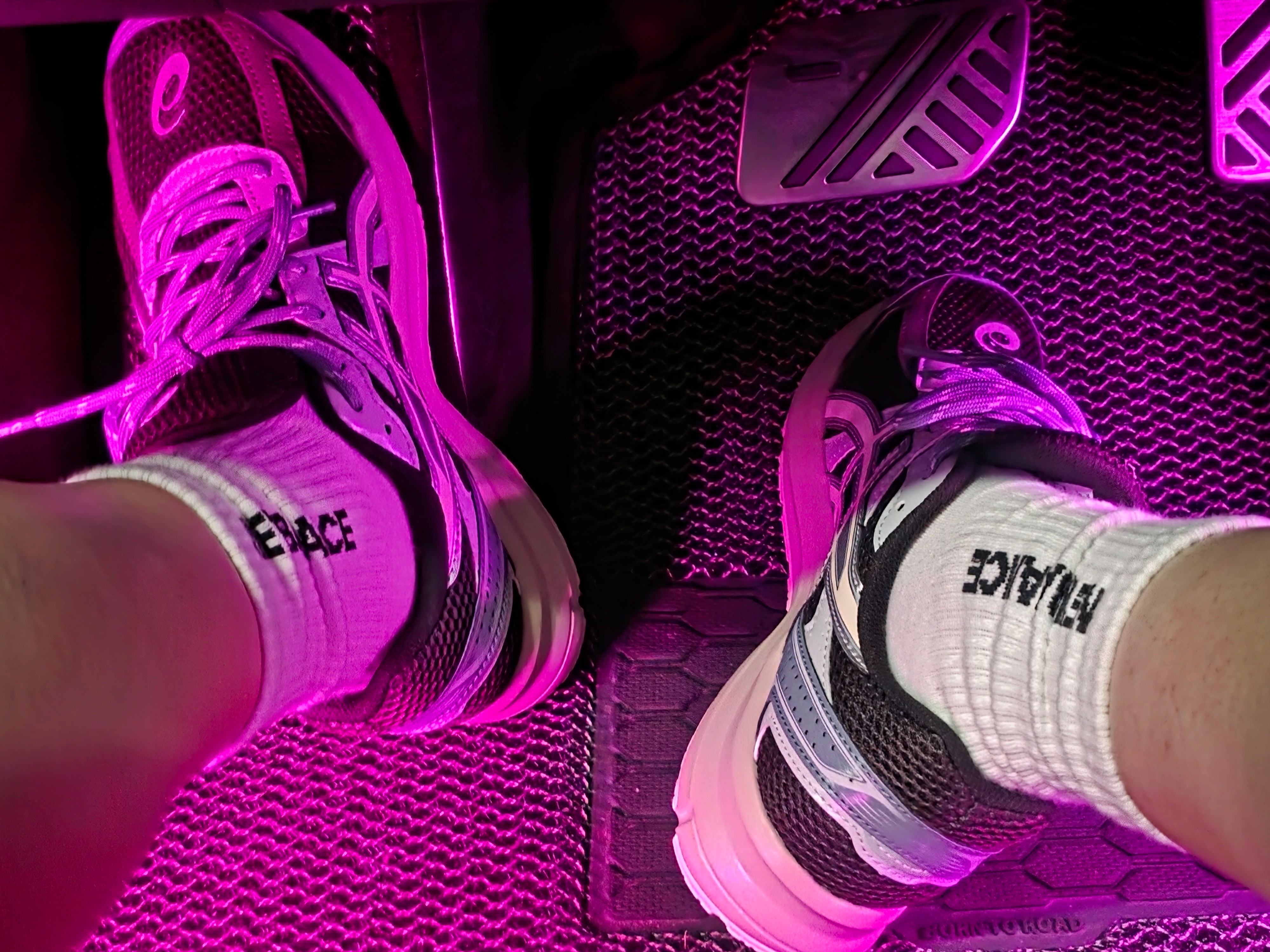 Asics x Kith Jog 100 S Espresso Vanilla Ice 착용 스타일 - 2