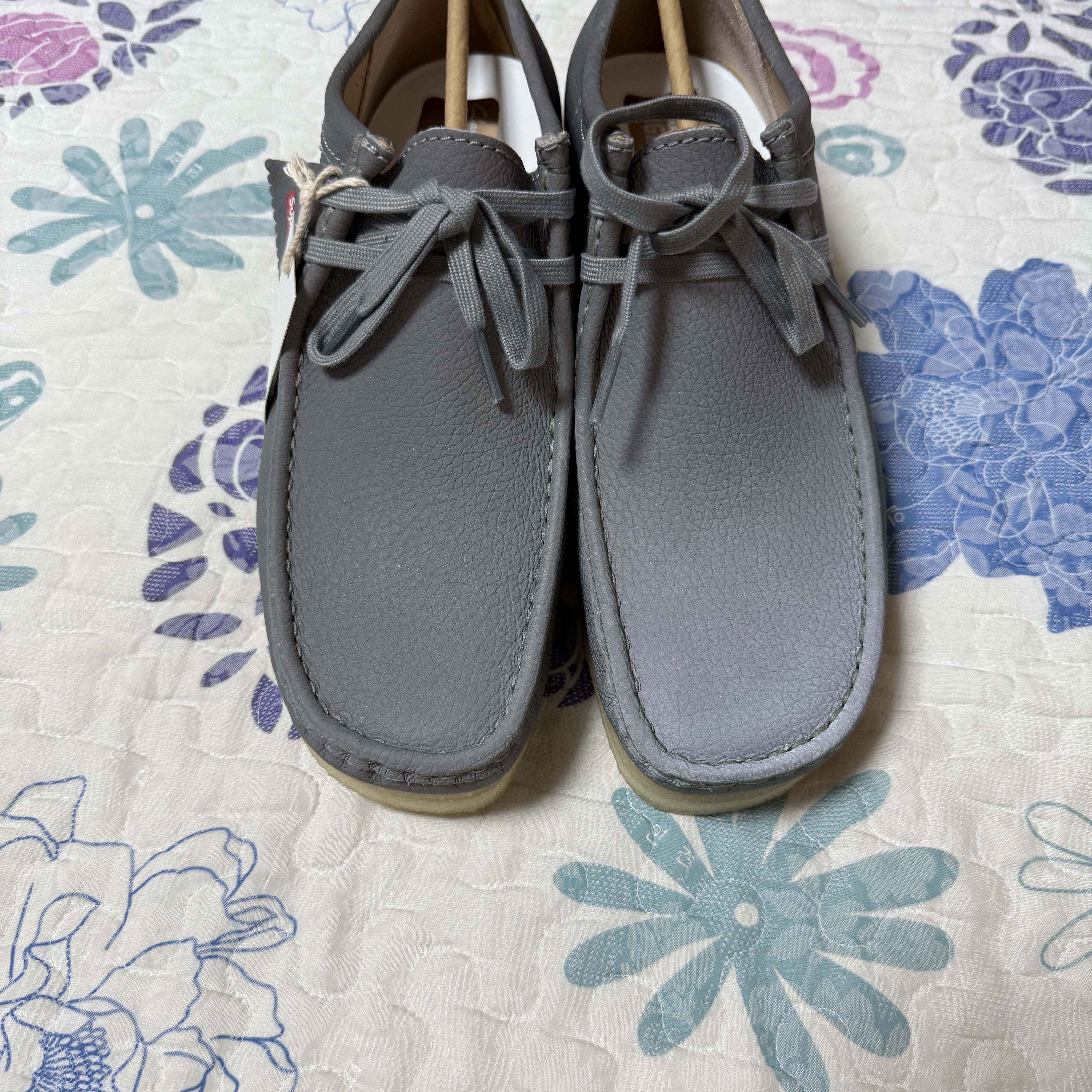 Clarks x Supreme Reflective Wallabee Silver - 25SS 착용 스타일 - 4