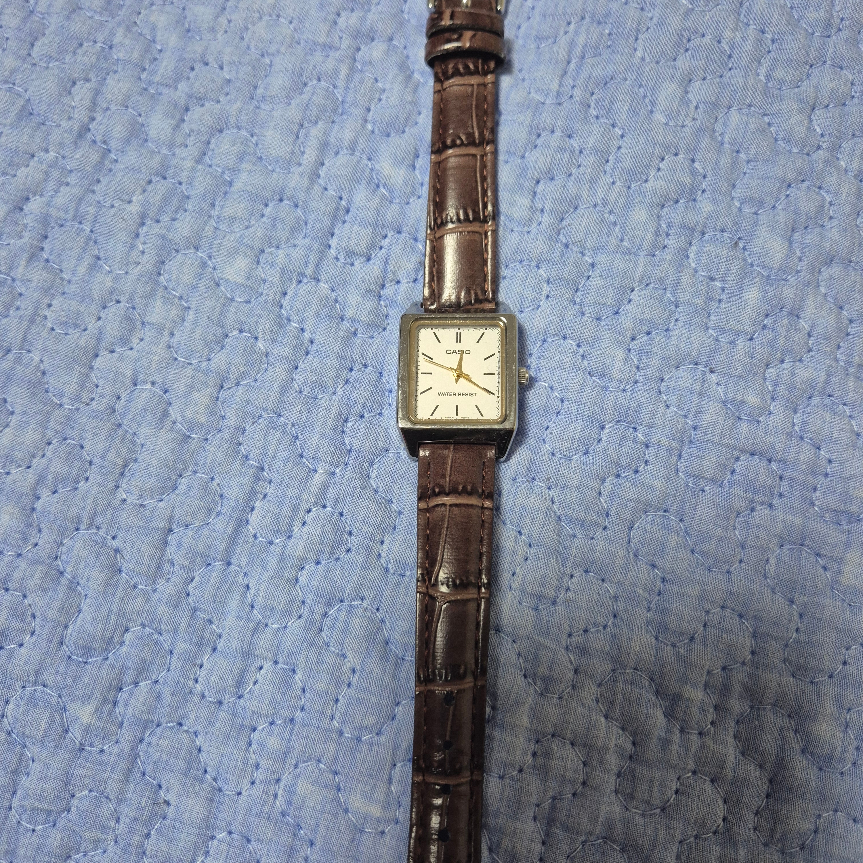 Casio LTP-V007L-7E2 착용 스타일