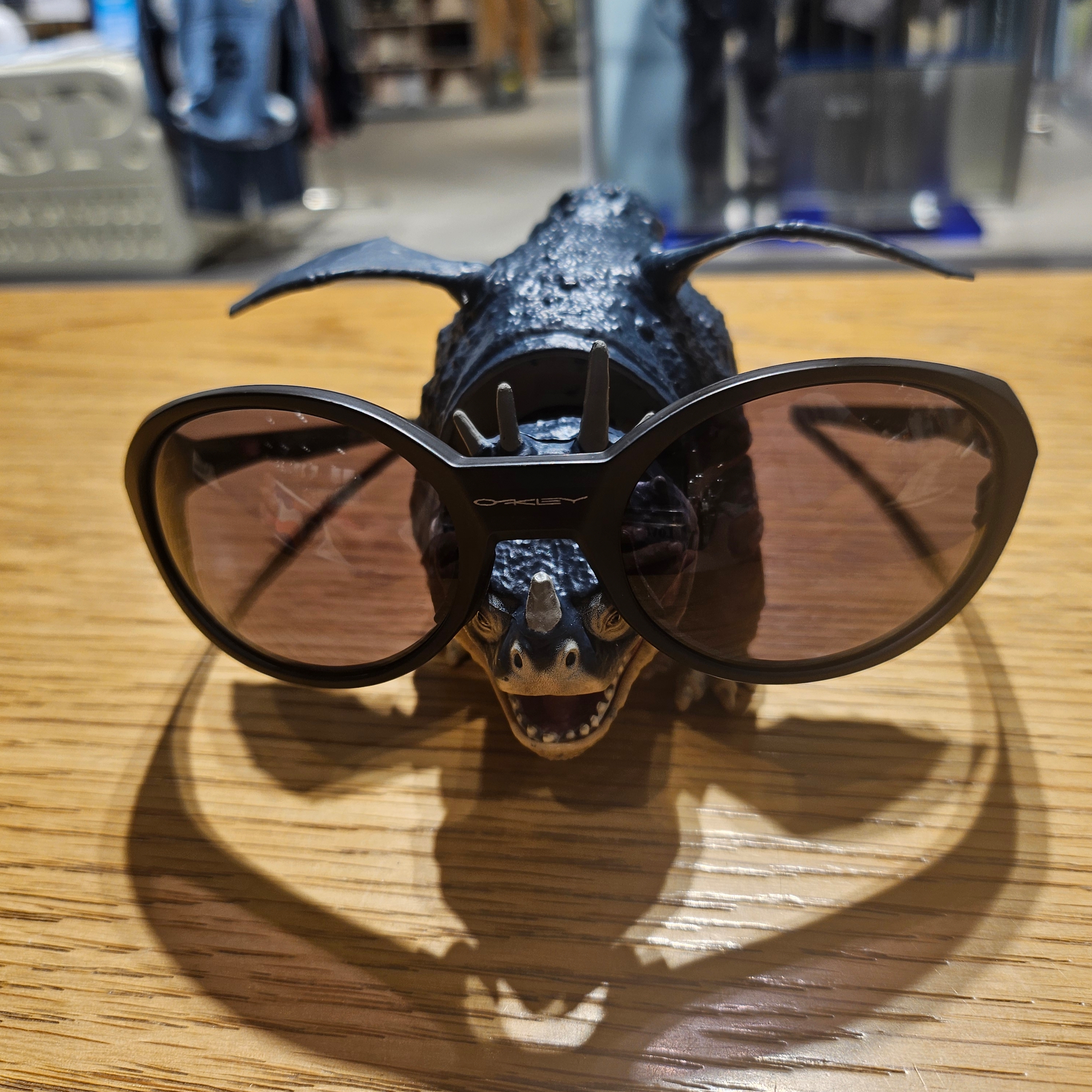 Oakley Eye Jacket Redux Matte Black Frame Prizm Grey Lenses High Bridge Fit 착용 스타일 - 1
