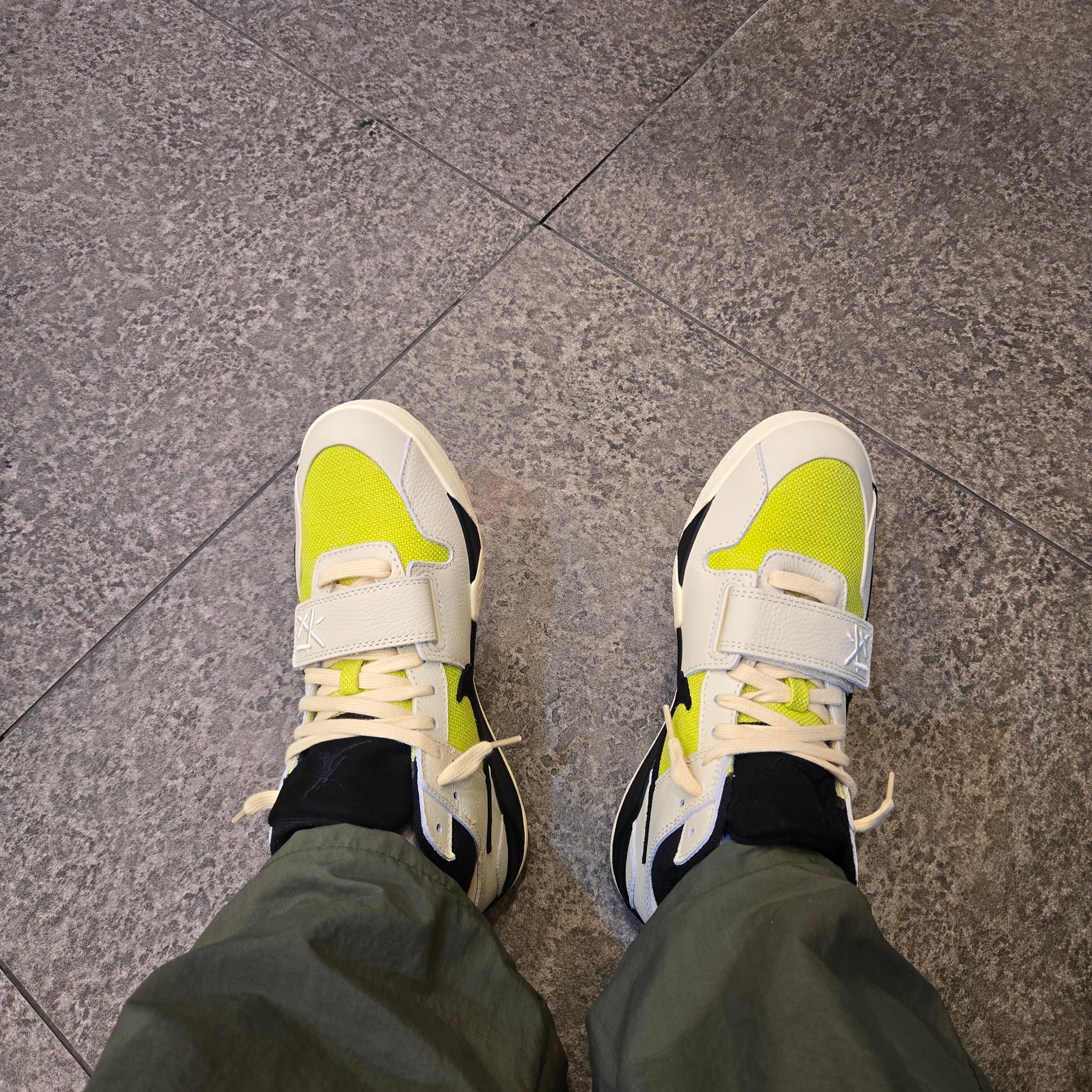 Jordan x Travis Scott Jumpman Jack TR Bright Cactus 착용 스타일 - 5