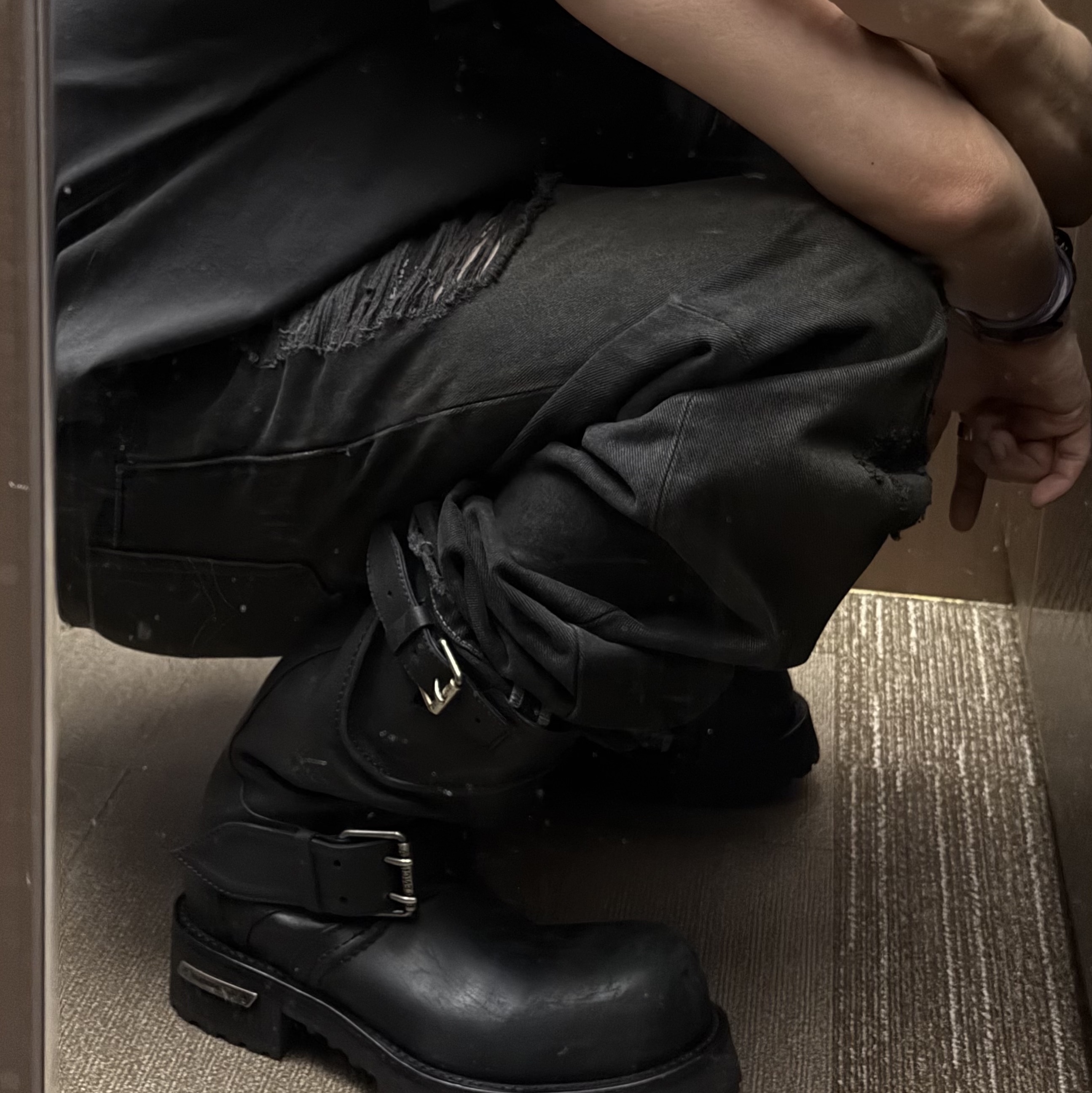(W) Balenciaga Venom Boot Black, Nonnod Back Detail T Shirt Washed Black 착용 스타일