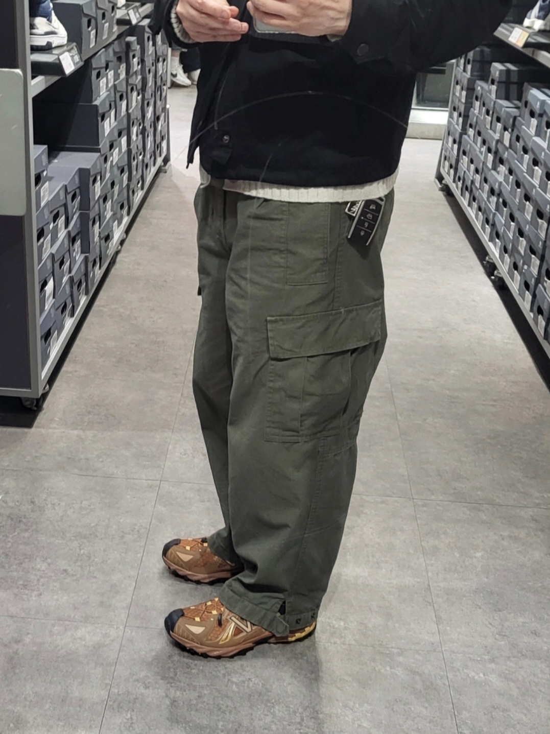 New Balance ML610Xv1 Brown Walnut - D Standard 착용 스타일 - 2