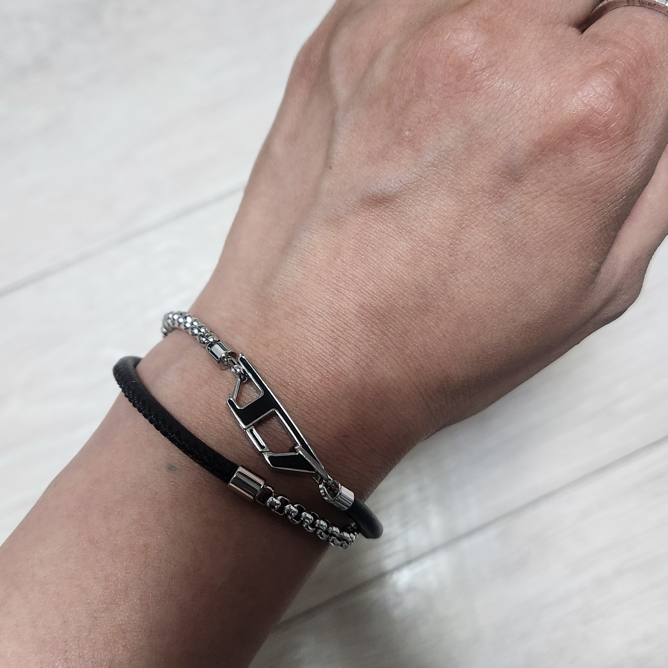 Diesel Dx1472 Stainless Steel Chain Bracelet Silver Black 착용 스타일 - 1