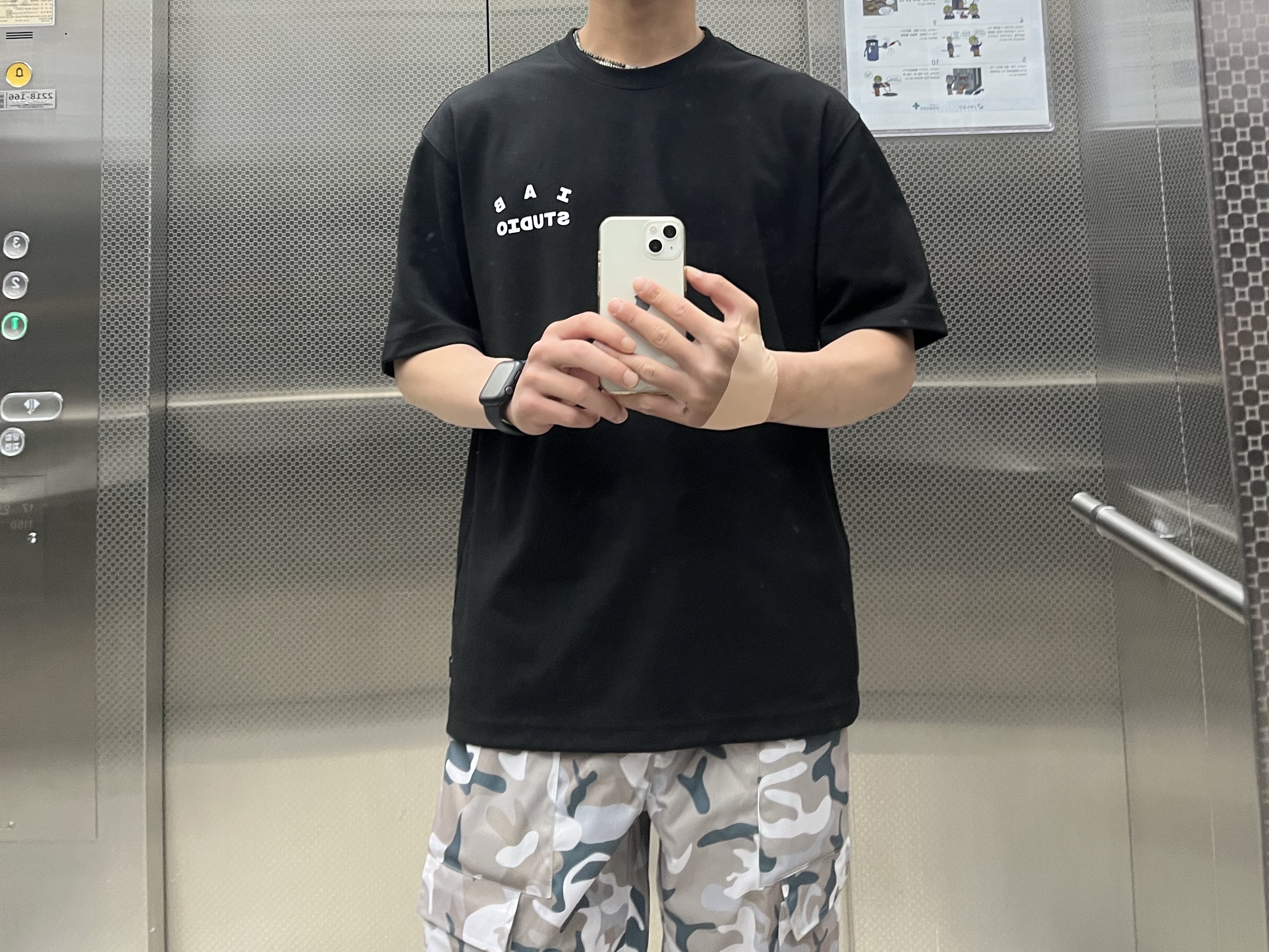 IAB Studio Basic T-Shirt Black White 착용 스타일