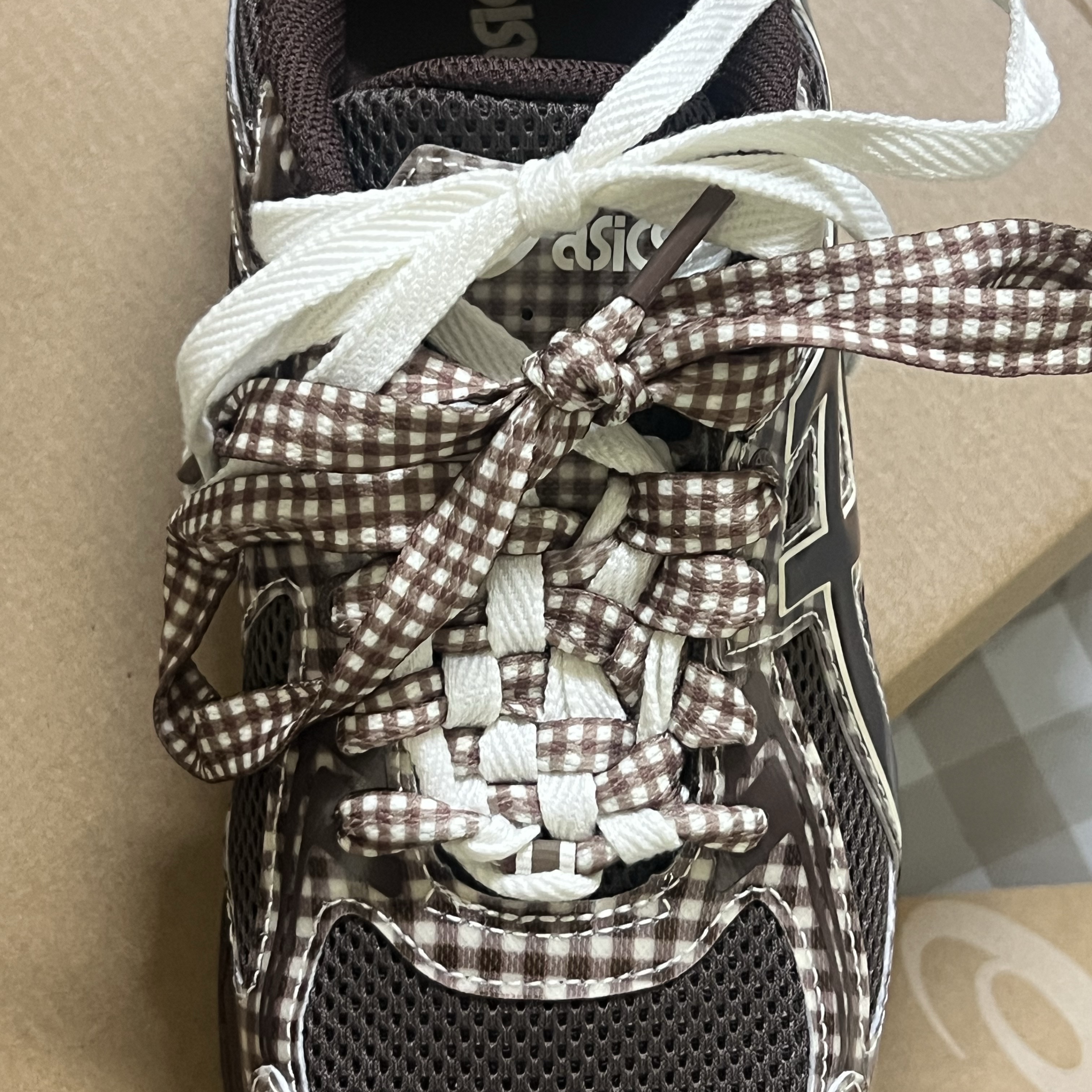 Asics x Story mfg. Gel-Venture 6 Reddish Brown 착용 스타일 - 1