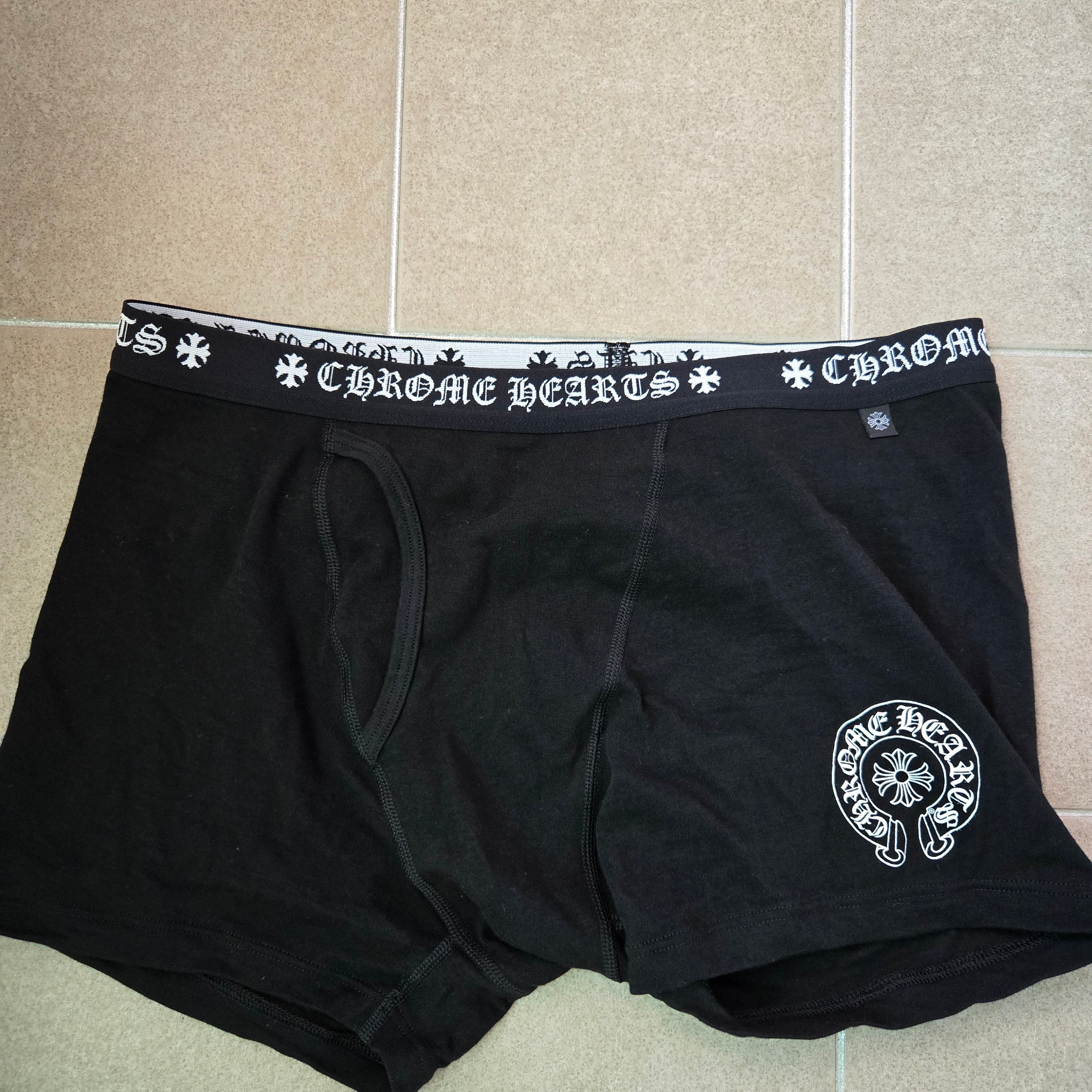 Chrome Hearts Boxer Brief Black, Stone Island 6200012 Organic Cotton Fleece Pocket Details Cargo Bermuda Shorts Black - 25SS 착용 스타일 - 1