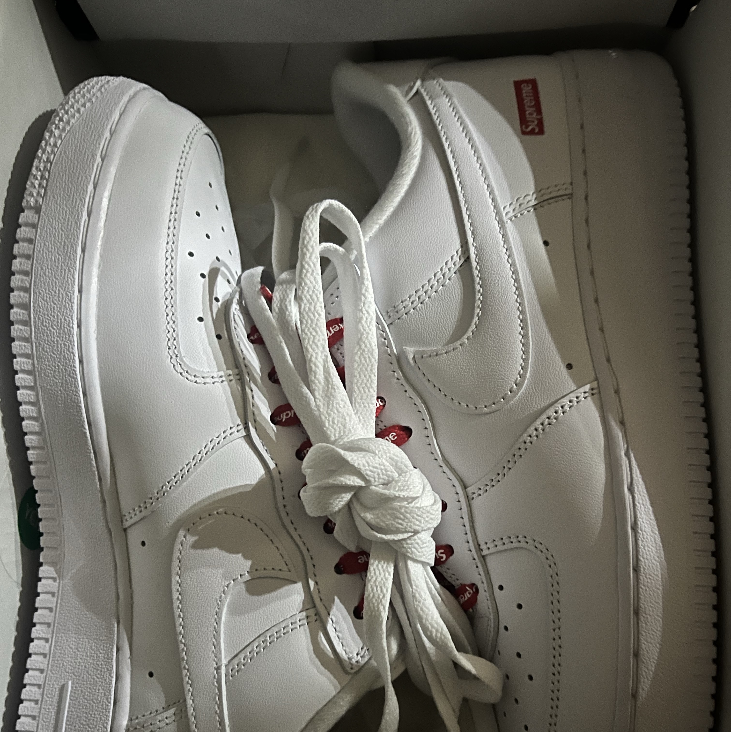 Nike x Supreme Air Force 1 Low White 착용 스타일