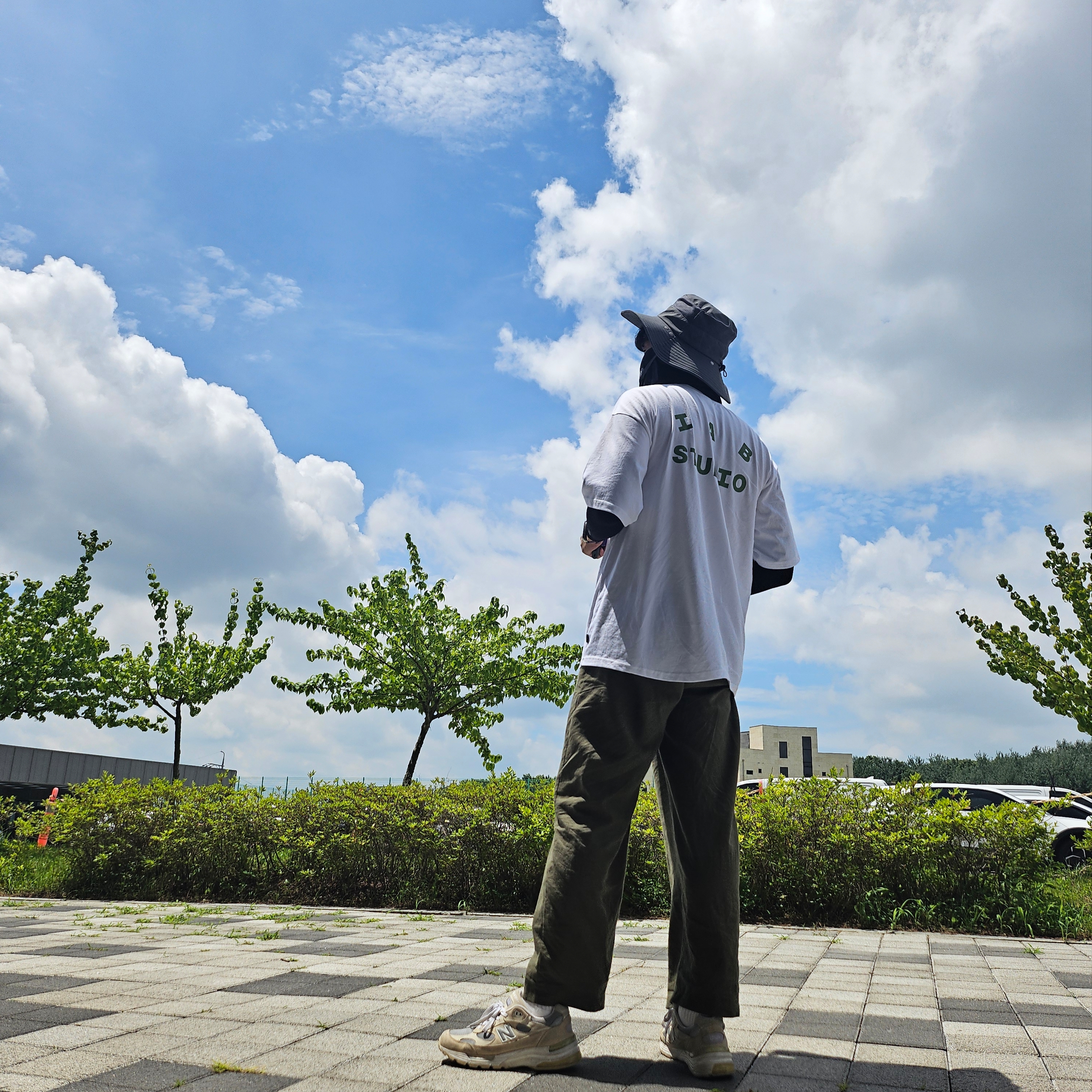 IAB Studio T-Shirt White Light Green, New Balance 992 Made in USA White Silver 착용 스타일