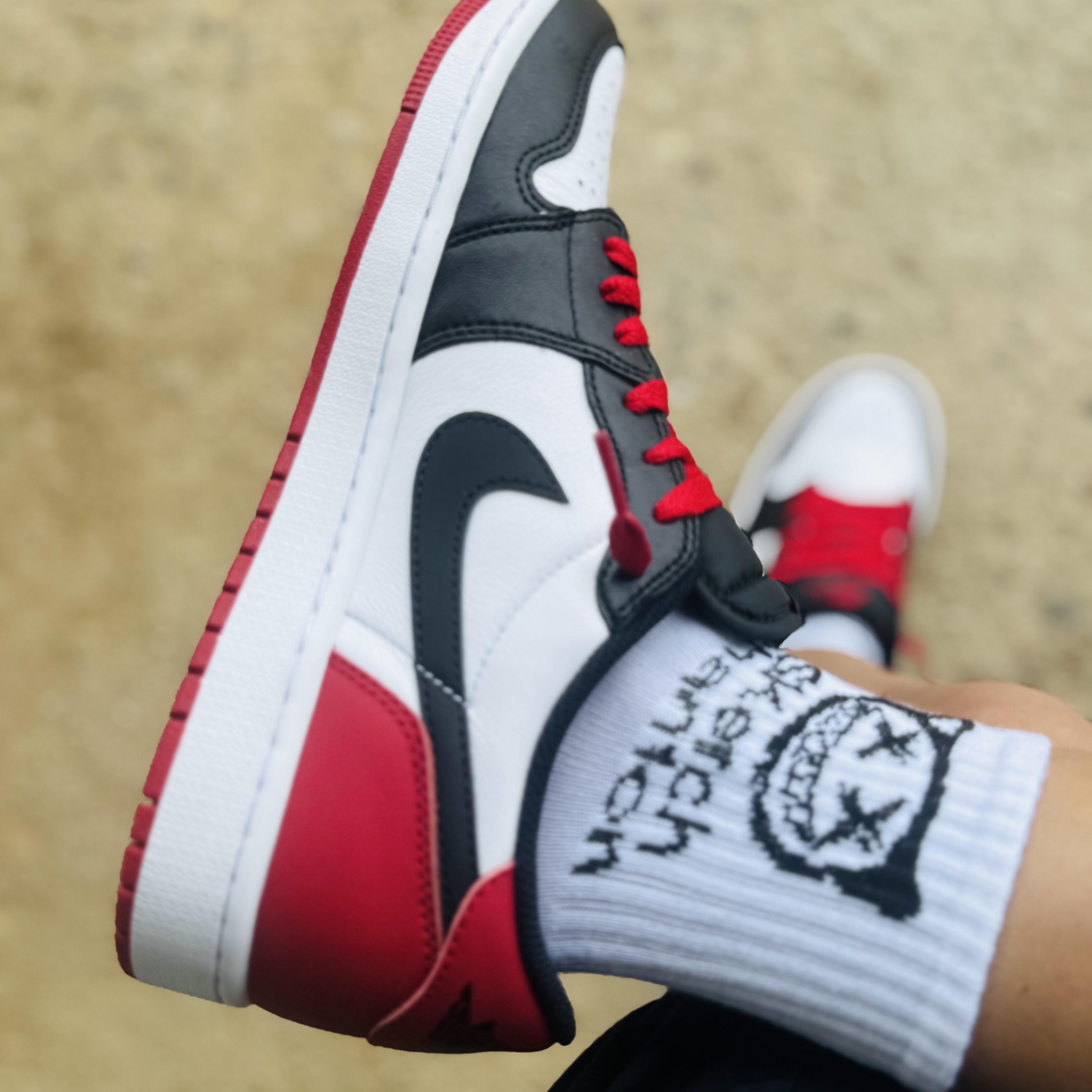 Jordan 1 Retro Low OG Black Toe 착용 스타일 - 1