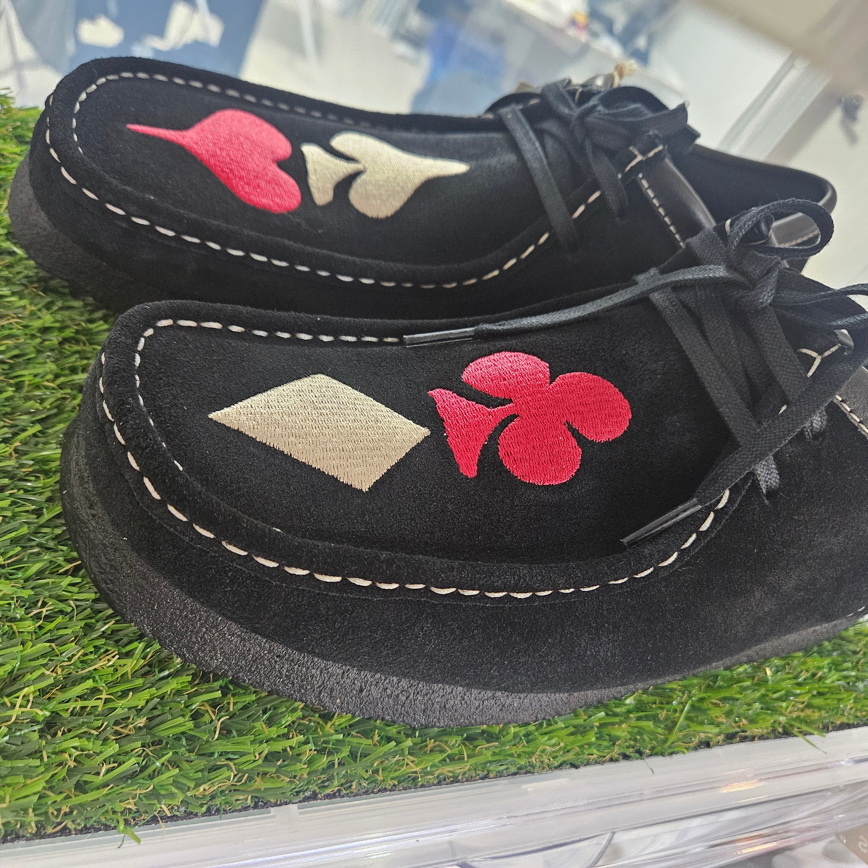 Clarks x Stussy Wallabee Black Suede 착용 스타일 - 1