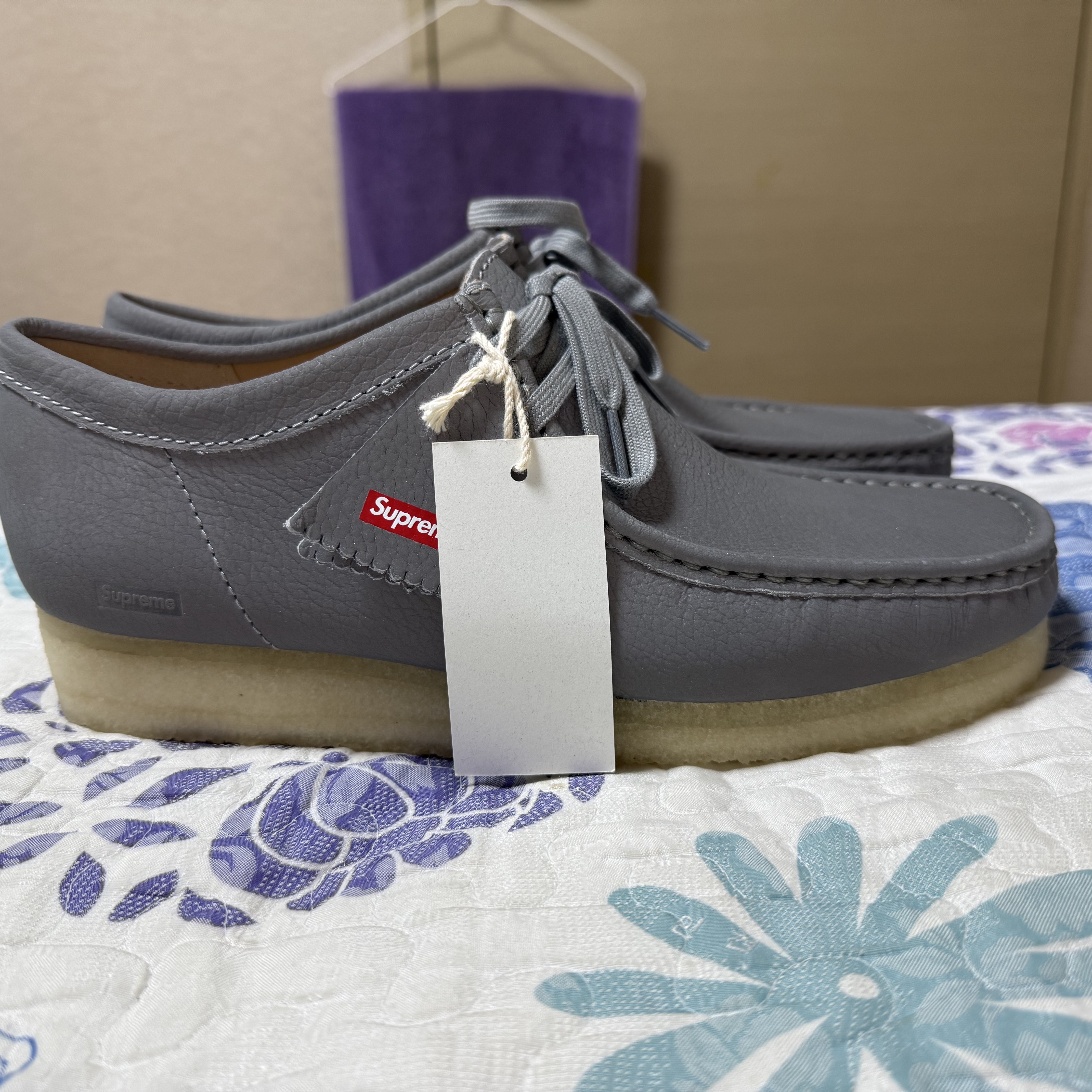 Clarks x Supreme Reflective Wallabee Silver - 25SS 착용 스타일 - 1