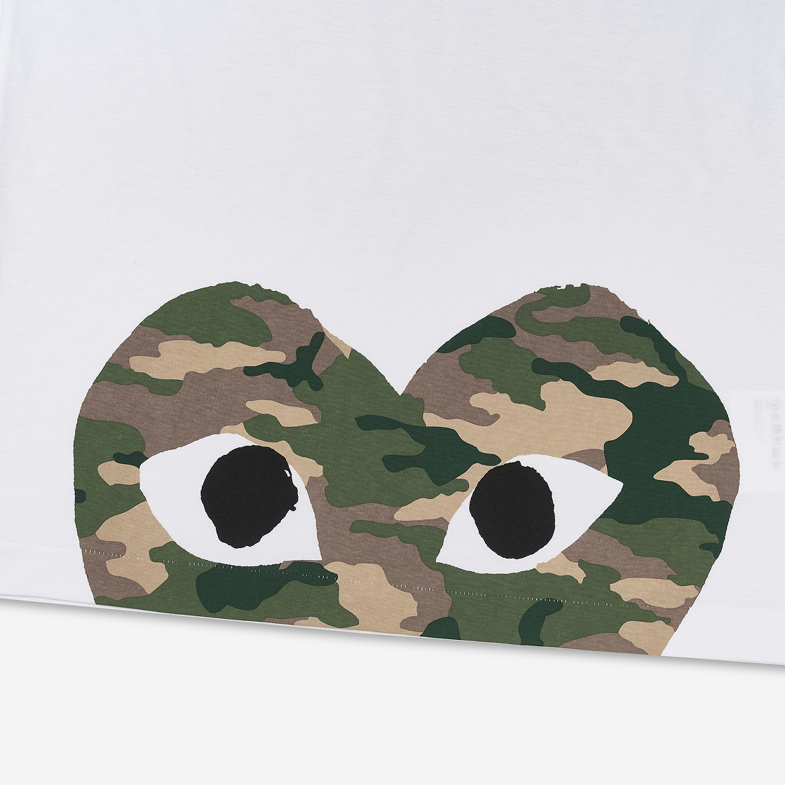 (W) 플레이 꼼데가르송 카모플라주 엣지 하트 티셔츠 화이트((W) Play Comme des Garcons Camouflage Edge Heart T-Shirt White) - 4