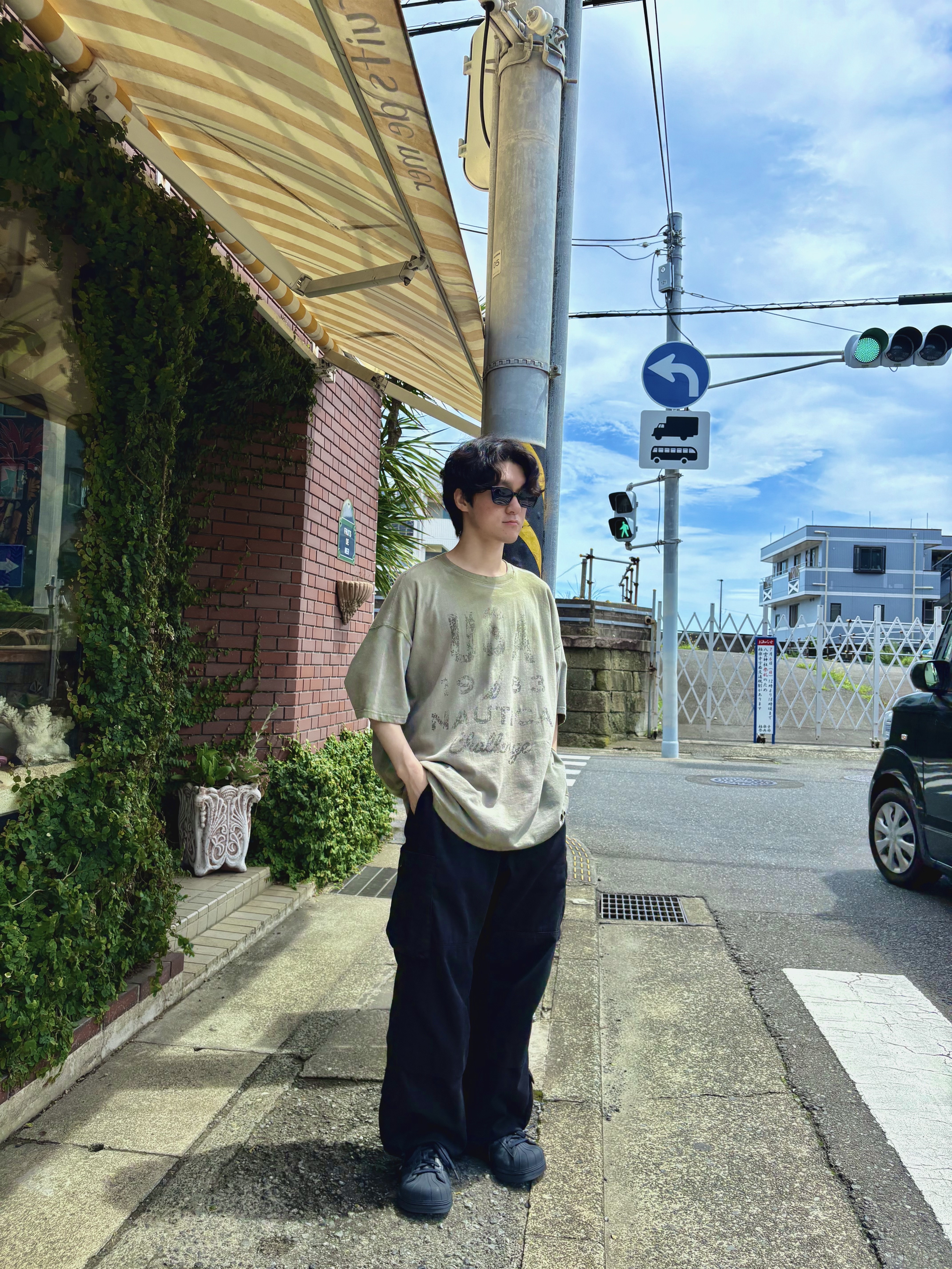 Hangle Geek Chic Edge Sunglasses Black, Undermycar x Nautica Lettering Stamp T-Shirts Khaki - 25SS 착용 스타일 - 2