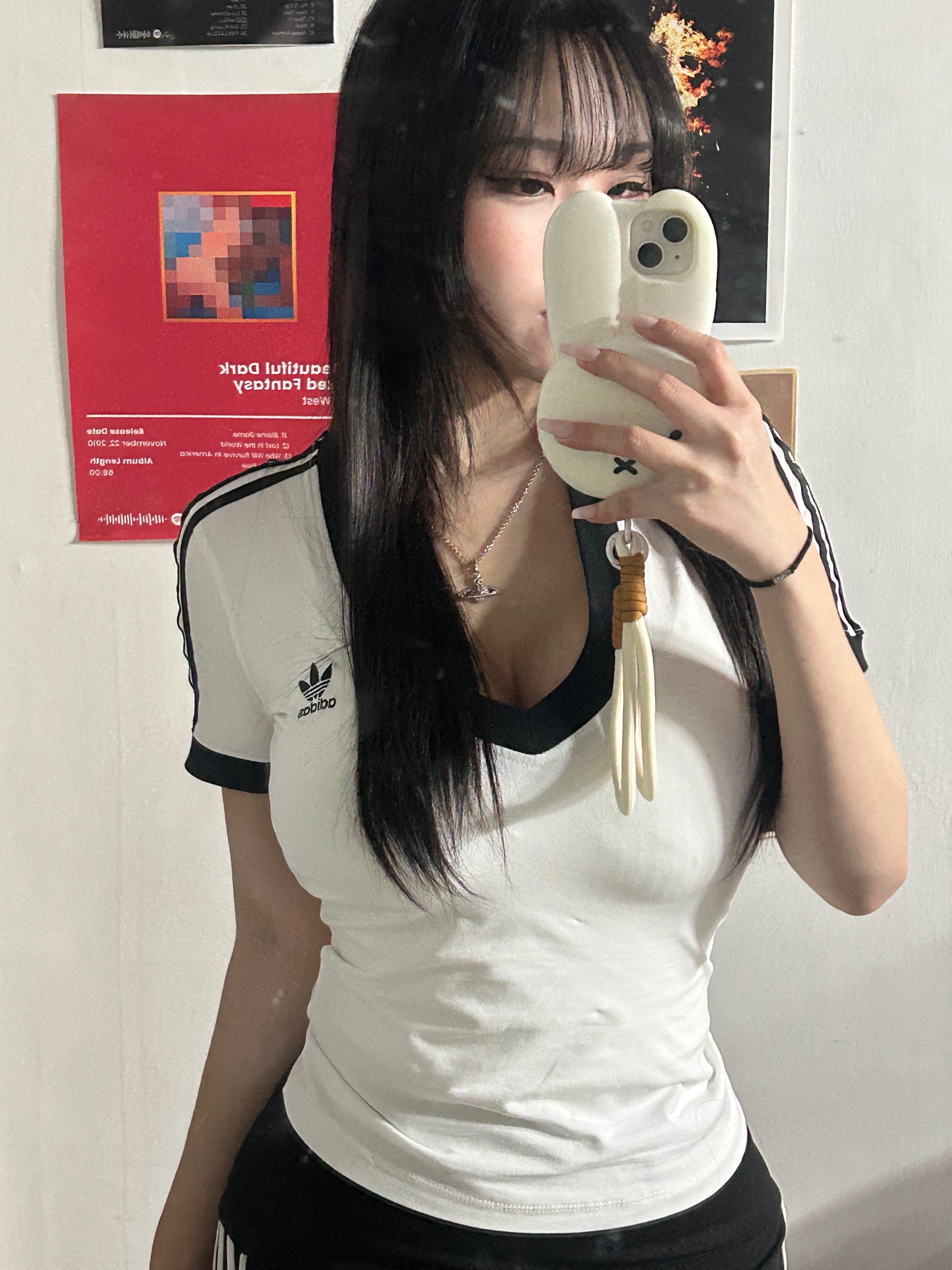 (W) Adidas 3S V-Neck T-Shirt White - KR Sizing 착용 스타일