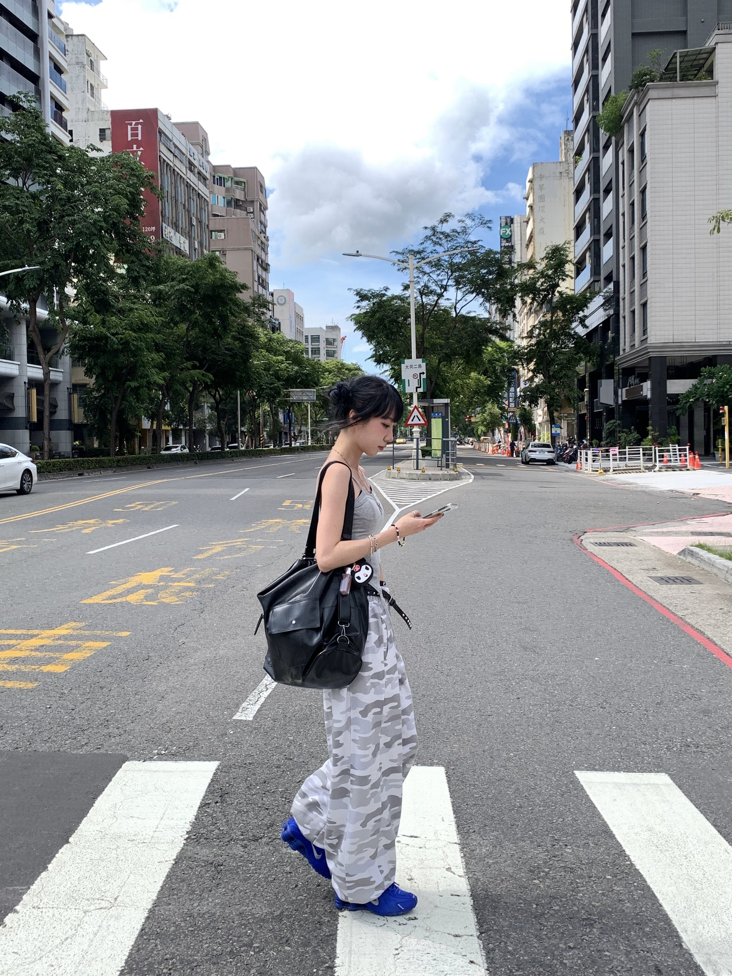 (W) Nike Shox R4 Racer Blue and Metallic Silver, Supreme Hanes Boxer Briefs Black (4 Pack) 착용 스타일 - 3