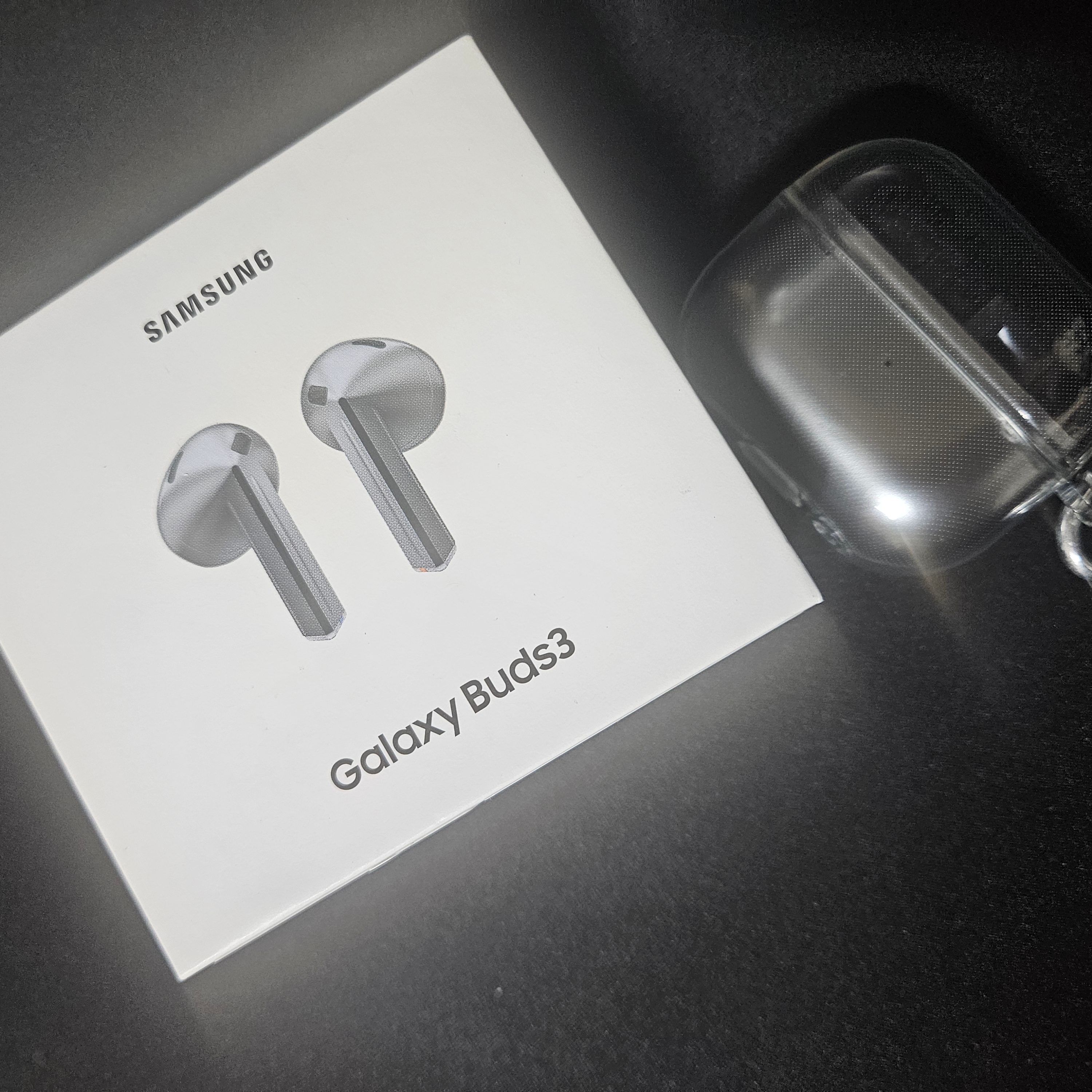 Samsung Galaxy Buds3 Silver 착용 스타일