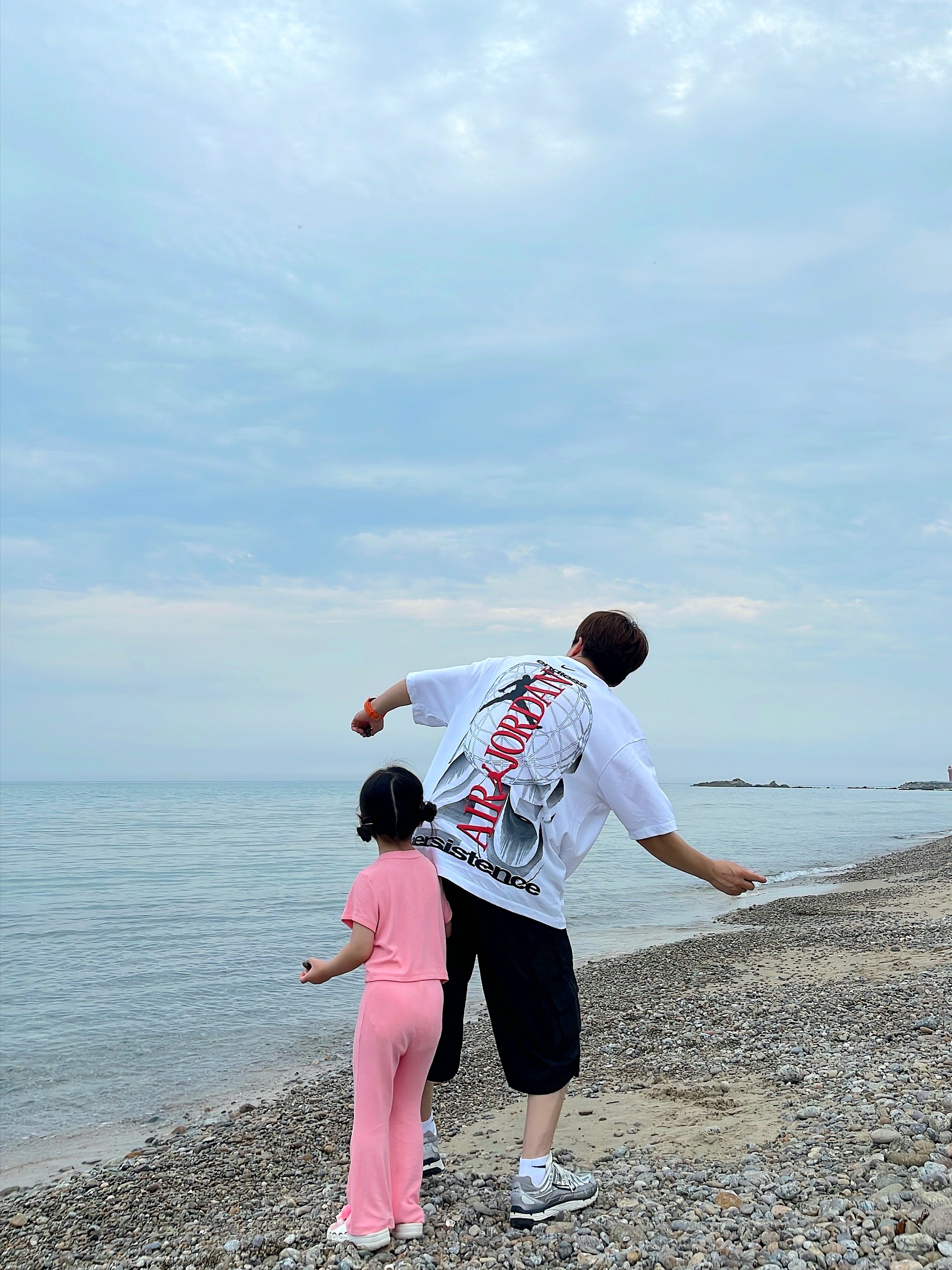 Jordan Seoul T-Shirt White Varsity Red (IB9106-100), Nike P-6000 Metallic Silver 착용 스타일