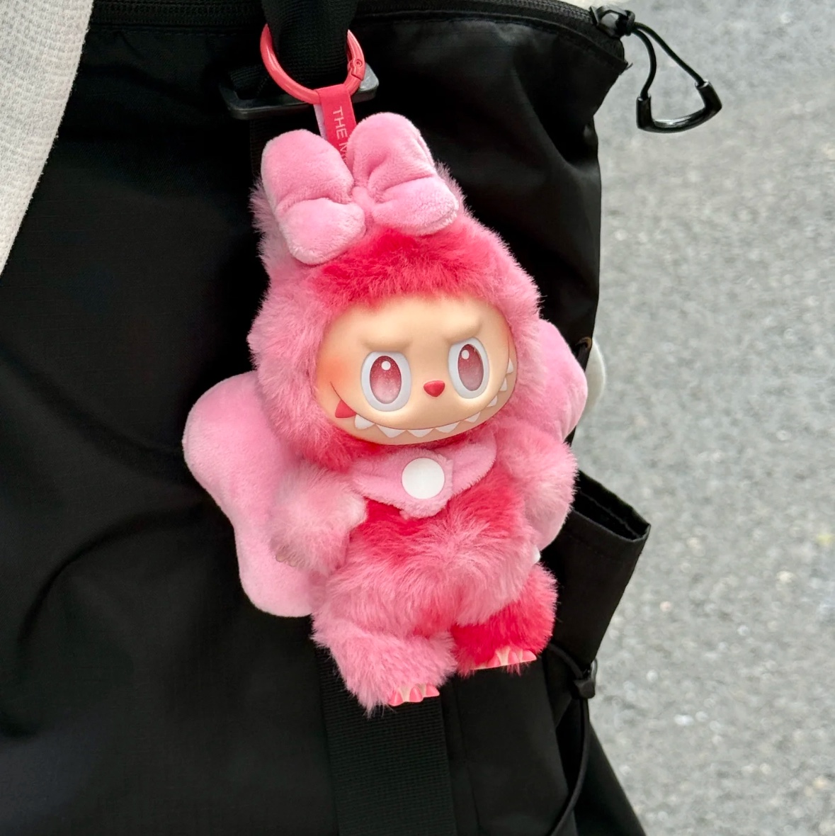 Pop Mart Labubu The Monsters Highlight Series Love Keyring (Opened Case) 착용 스타일