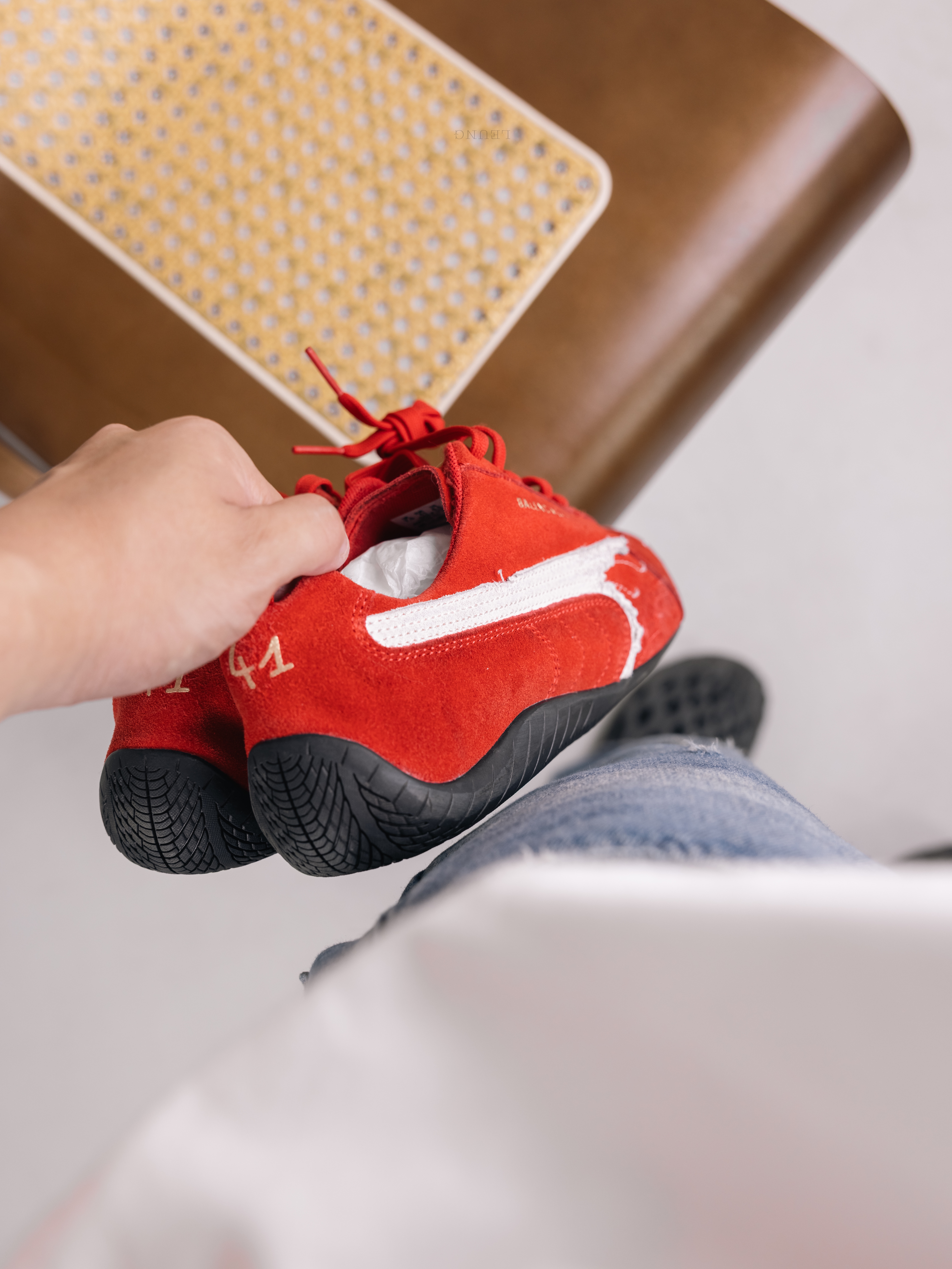 Balenciaga x Puma Speedcat Suede Red White 착용 스타일 - 4