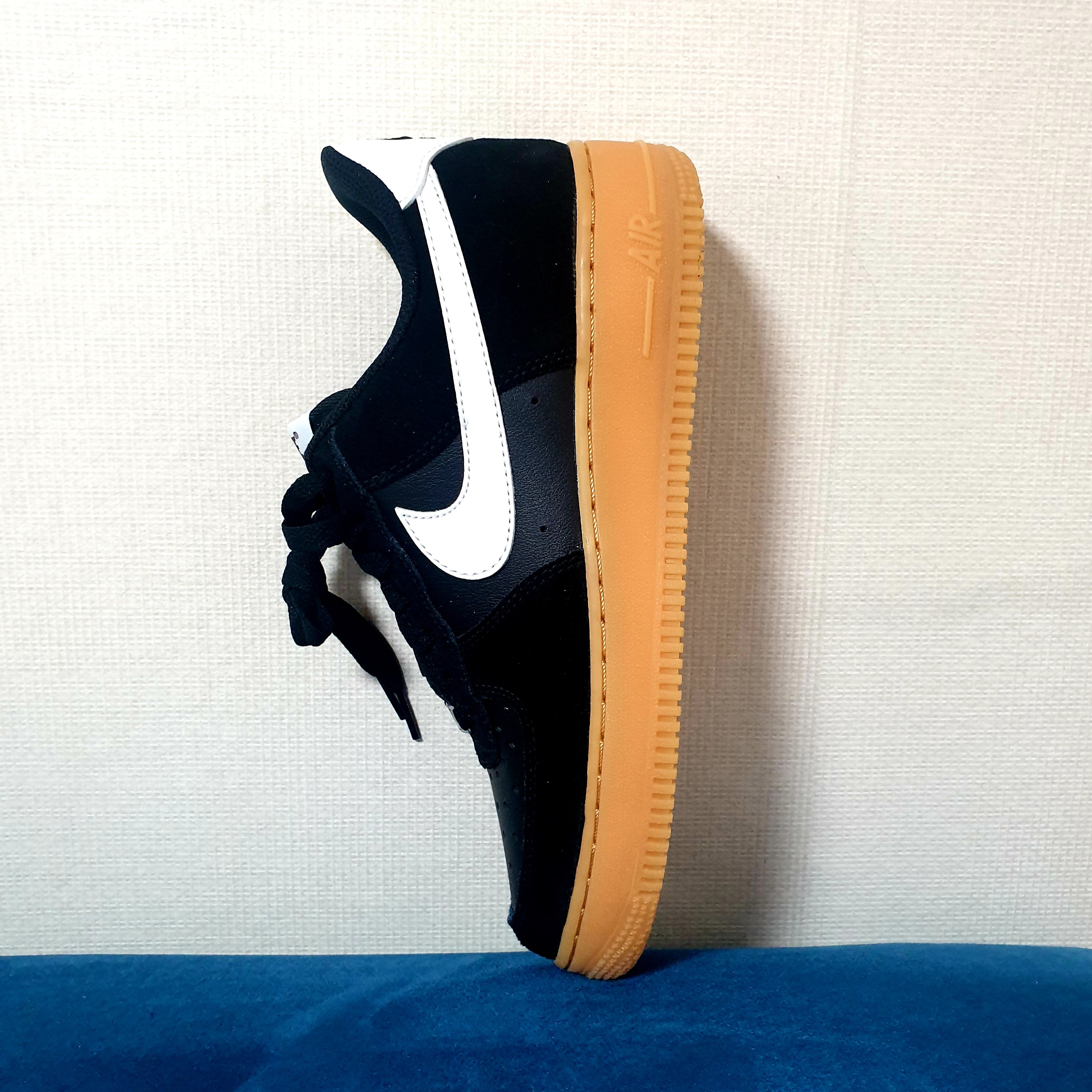 Nike Air Force 1 '07 LV8 Black Gum Light Brown 착용 스타일