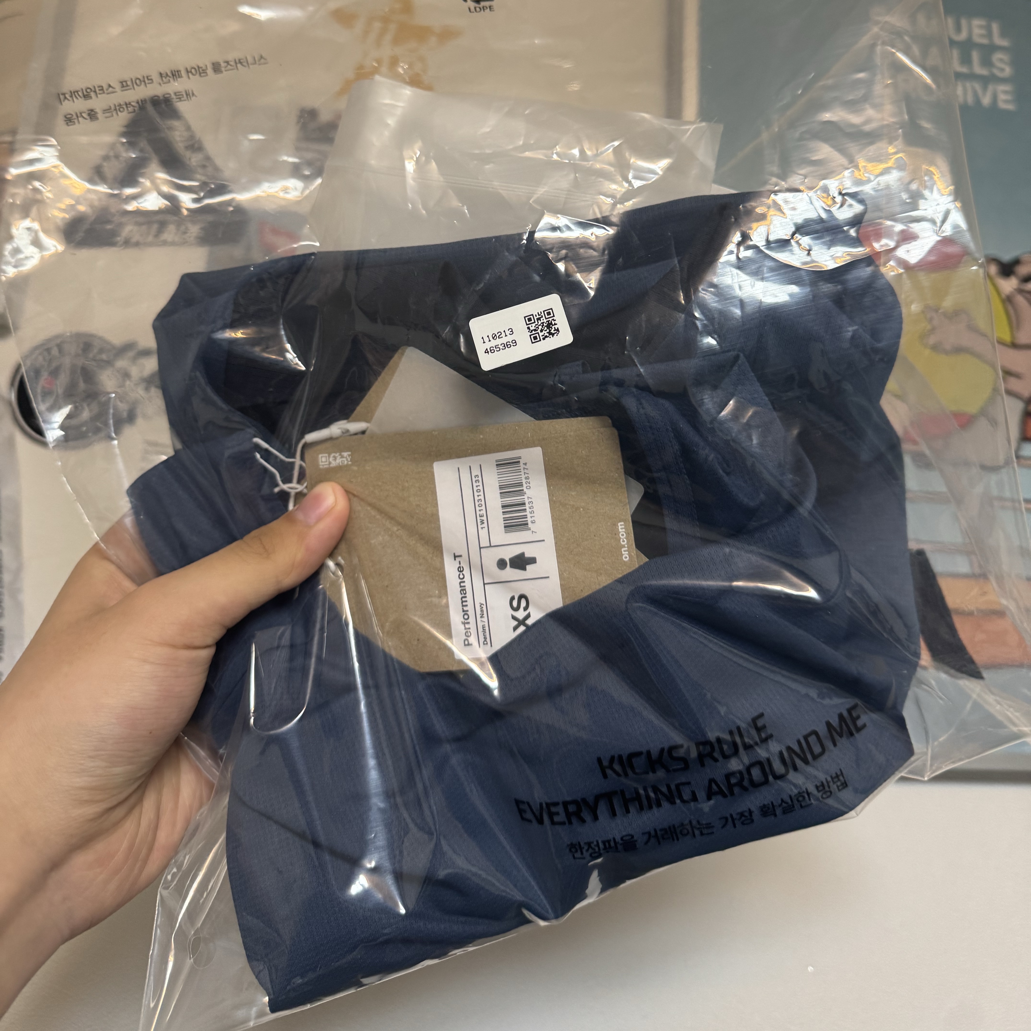 (W) On Running Performance T-Shirt Denim Navy 착용 스타일