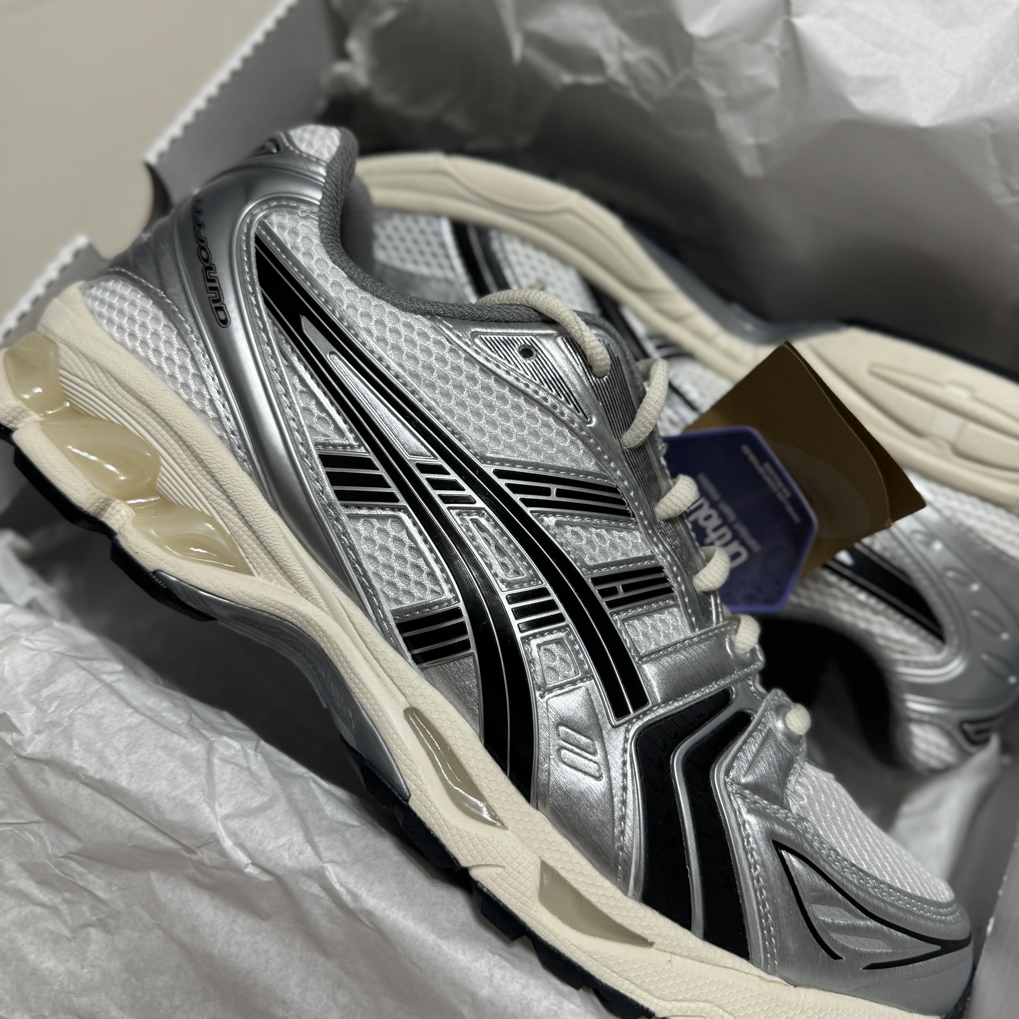 Asics x JJJJound Gel-Kayano 14 Silver Black 착용 스타일 - 3