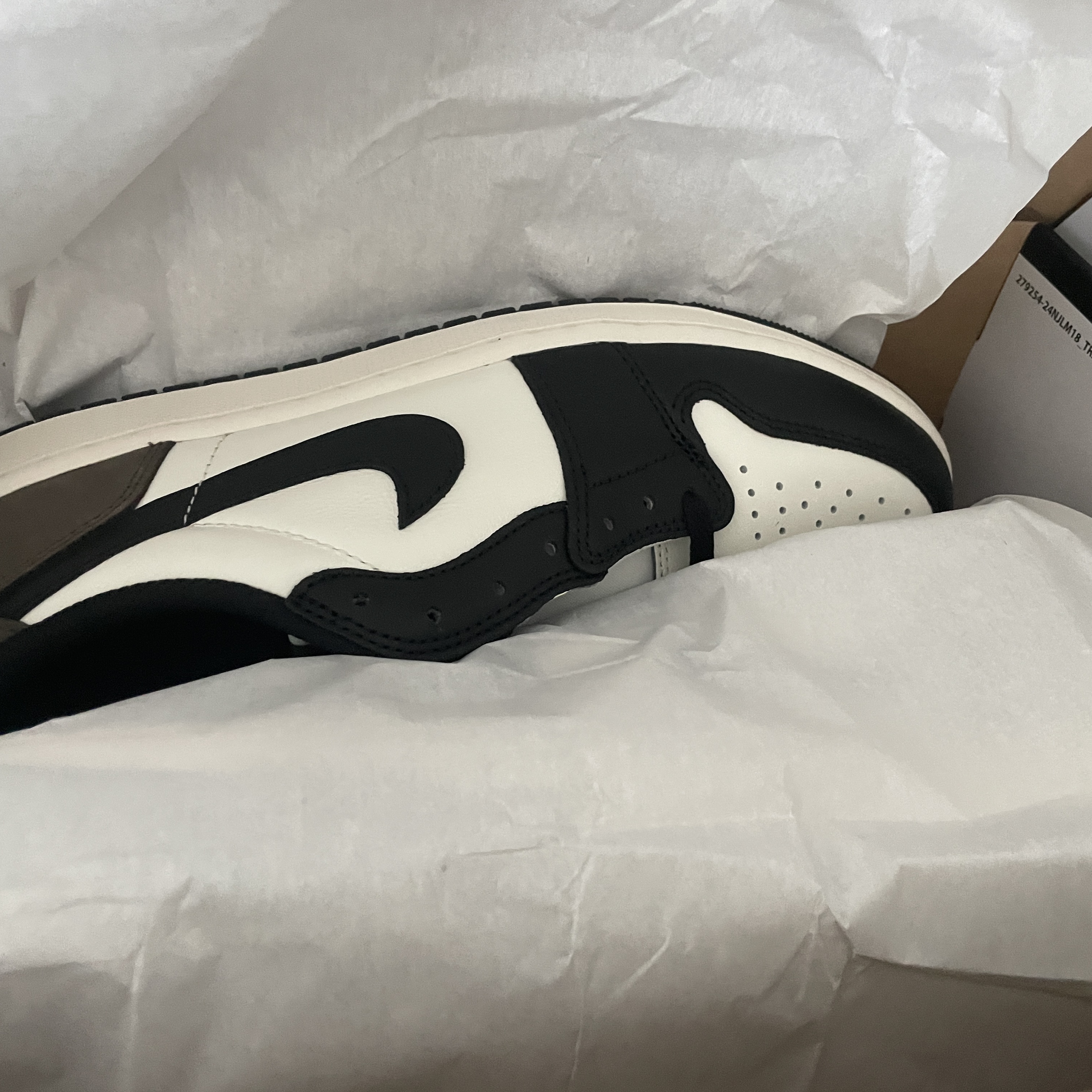 Jordan 1 Retro Low OG Mocha 착용 스타일